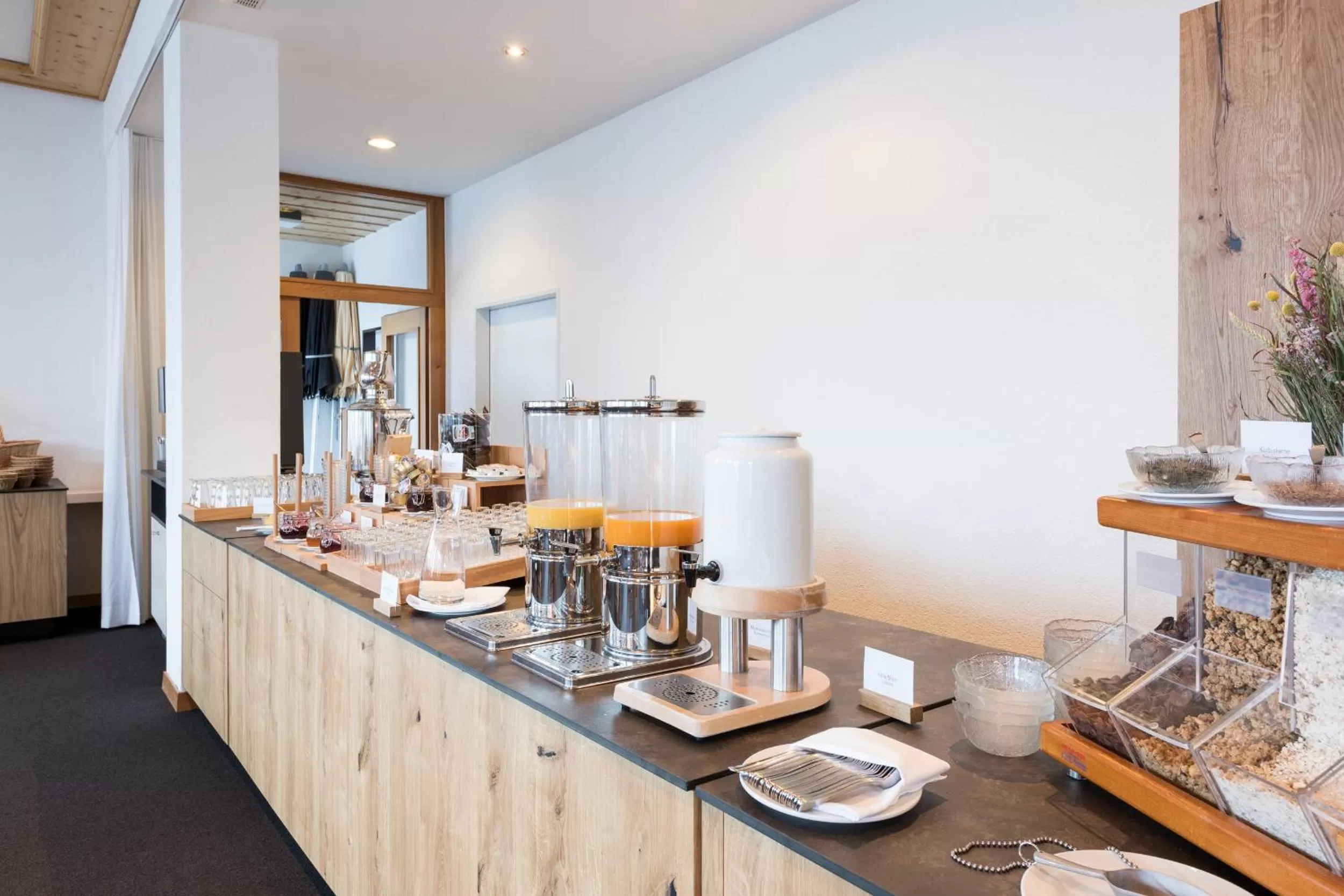 Buffet breakfast in Sternwarte by Randolins