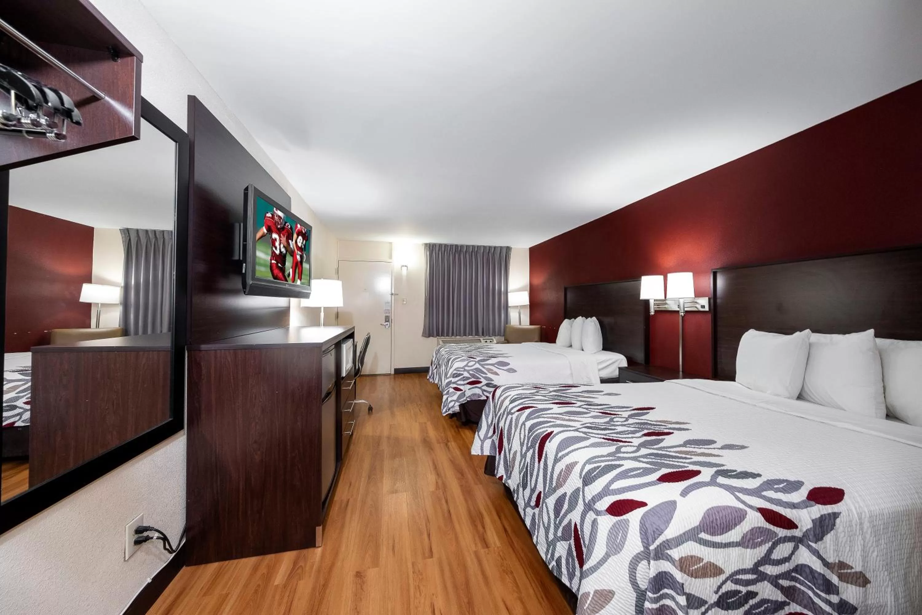 Bedroom, Bed in Sonesta Essential Ames