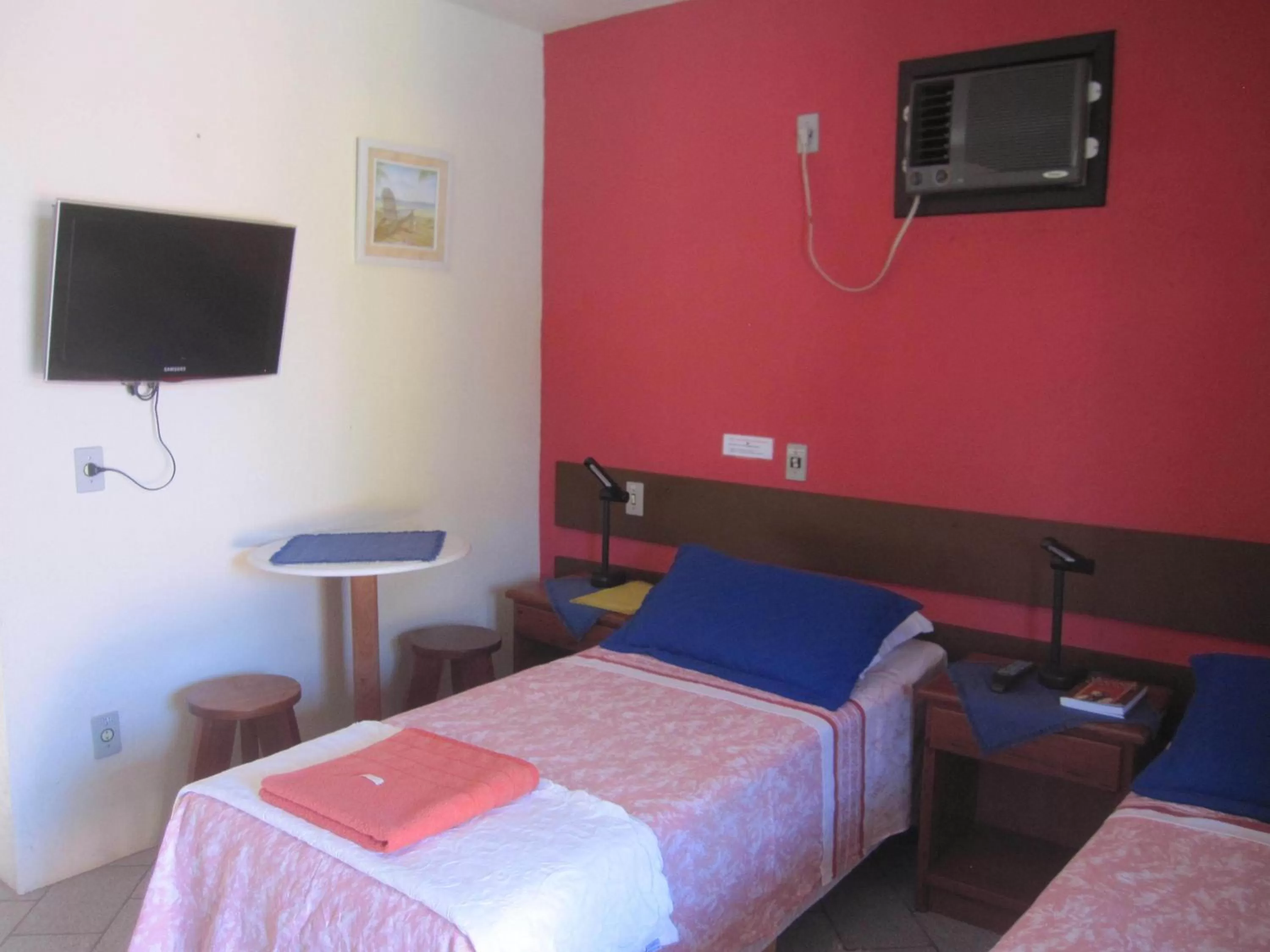 Bedroom, TV/Entertainment Center in Pousada Vento Sul