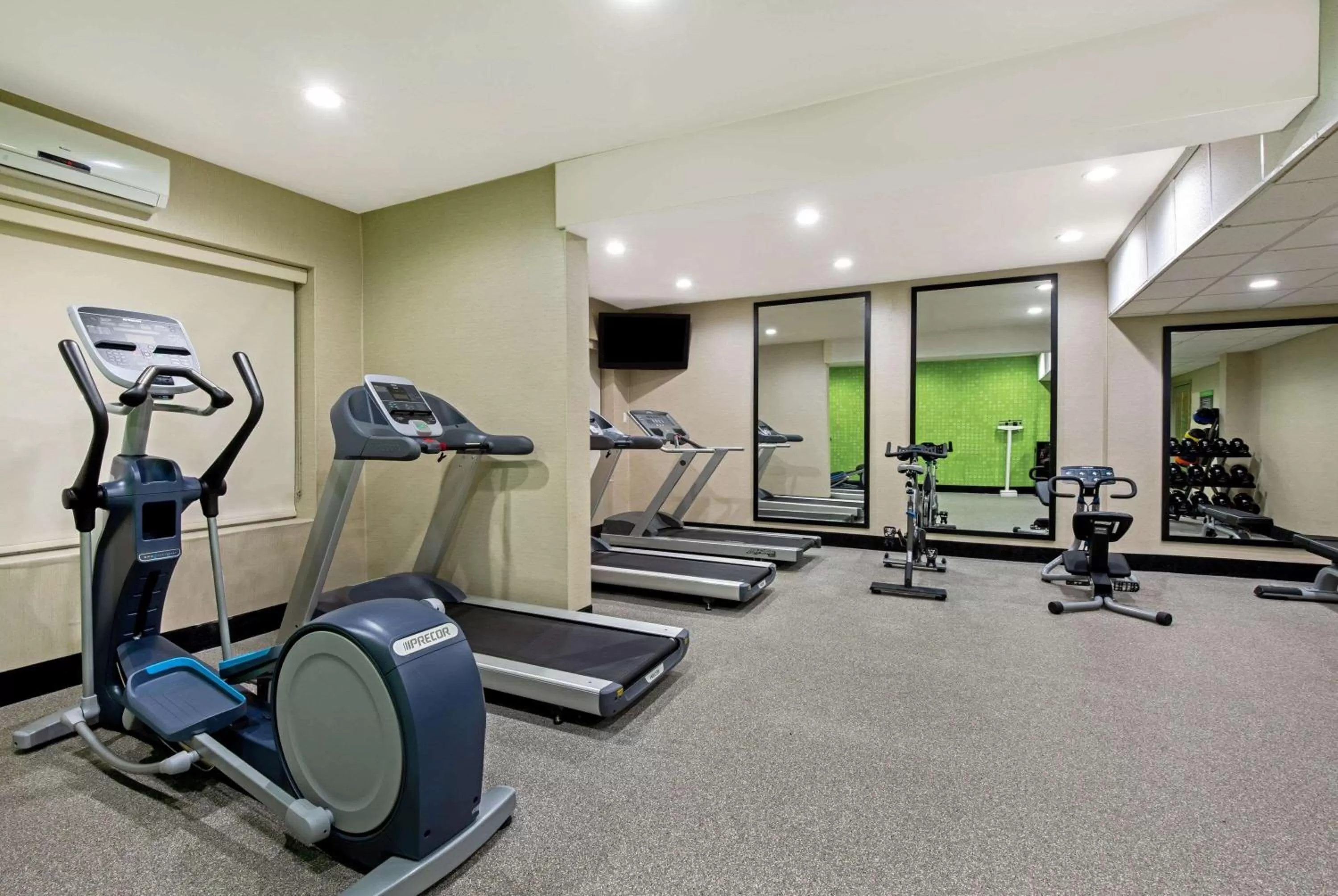 Fitness centre/facilities in La Quinta by Wyndham New Cumberland - Harrisburg