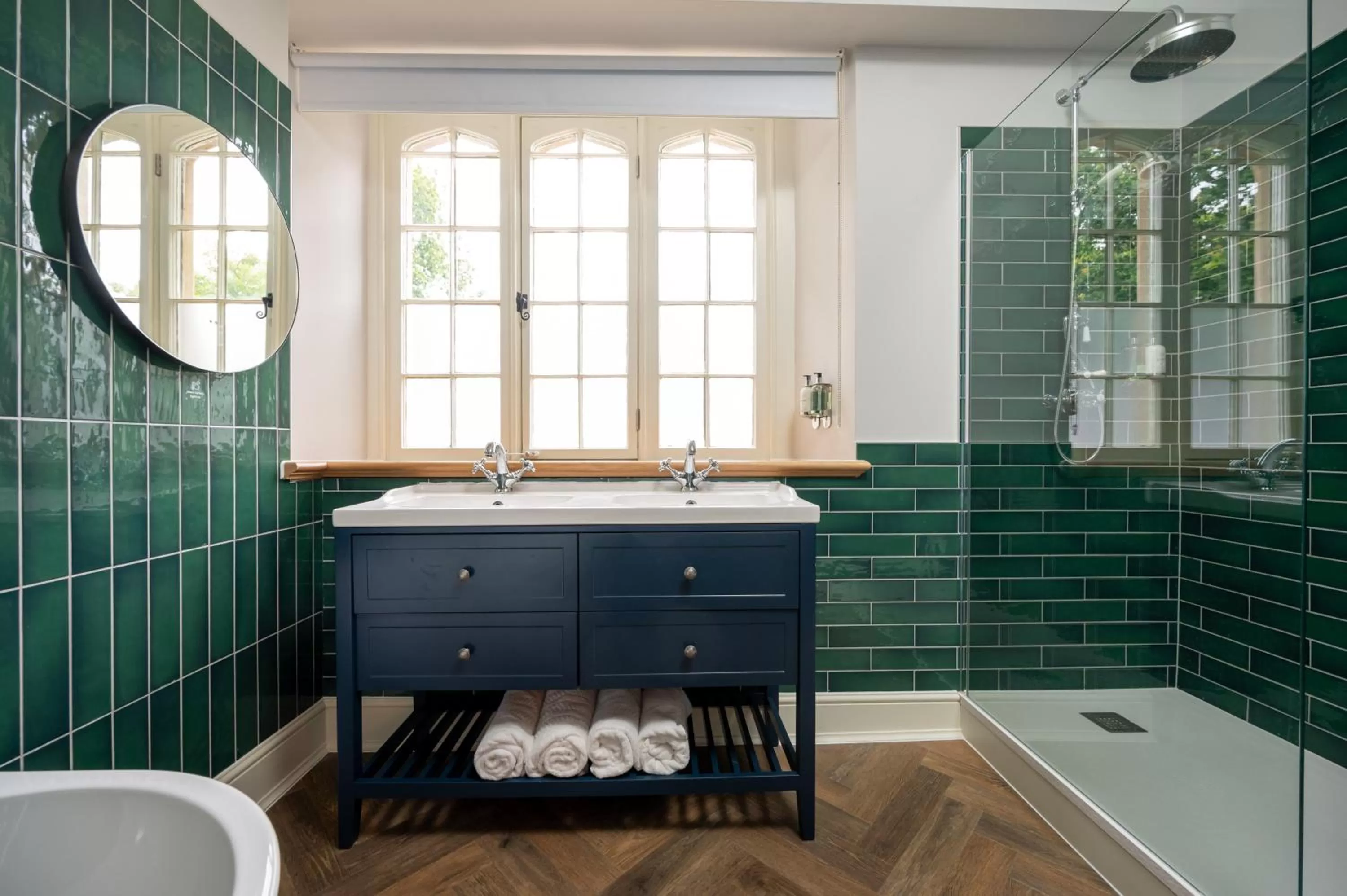 Bathroom in The Royal Inn by Chef & Brewer Collection