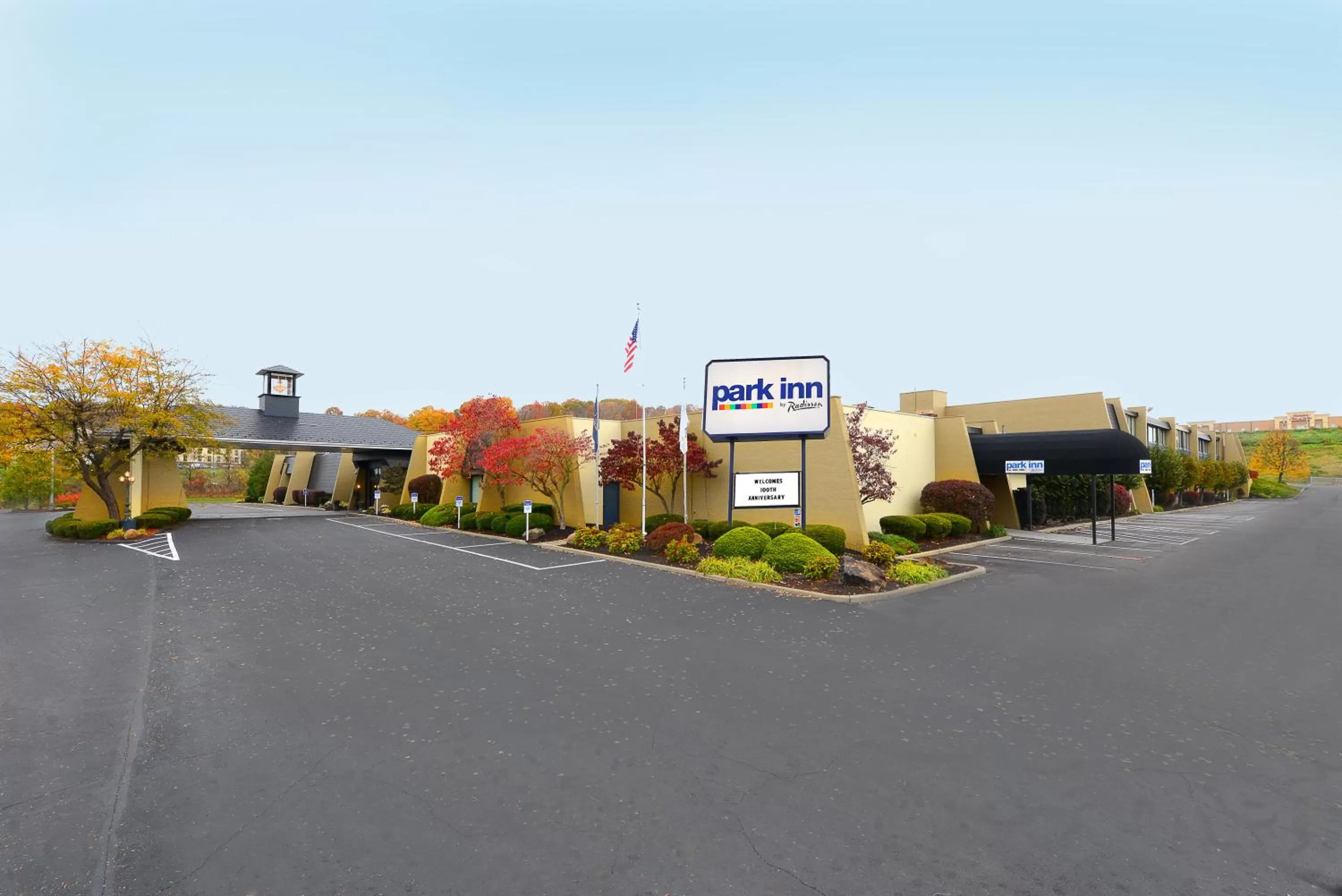 Facade/entrance in Park Inn By Radisson Sharon