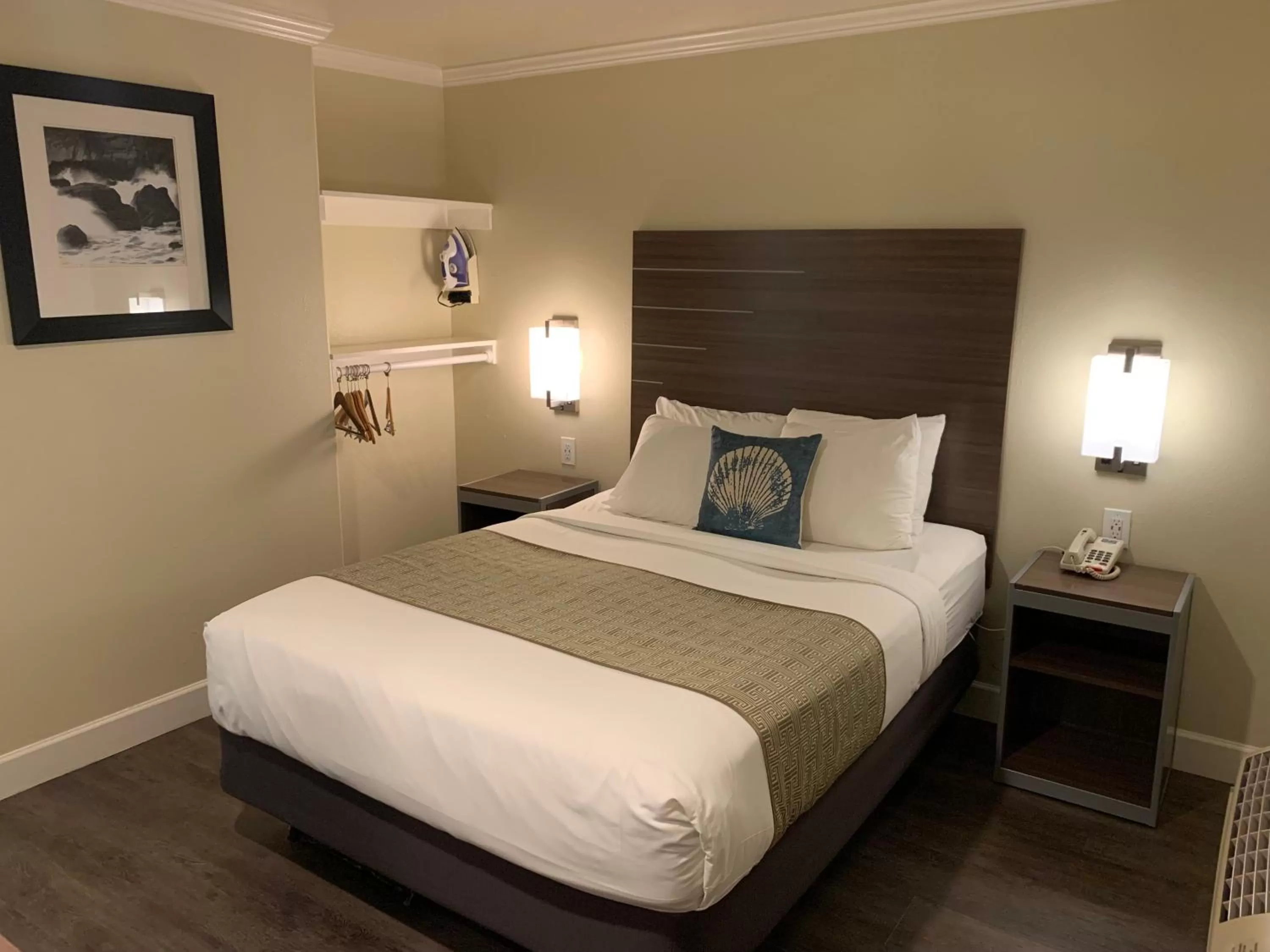 Bedroom, Bed in El Castell Motel