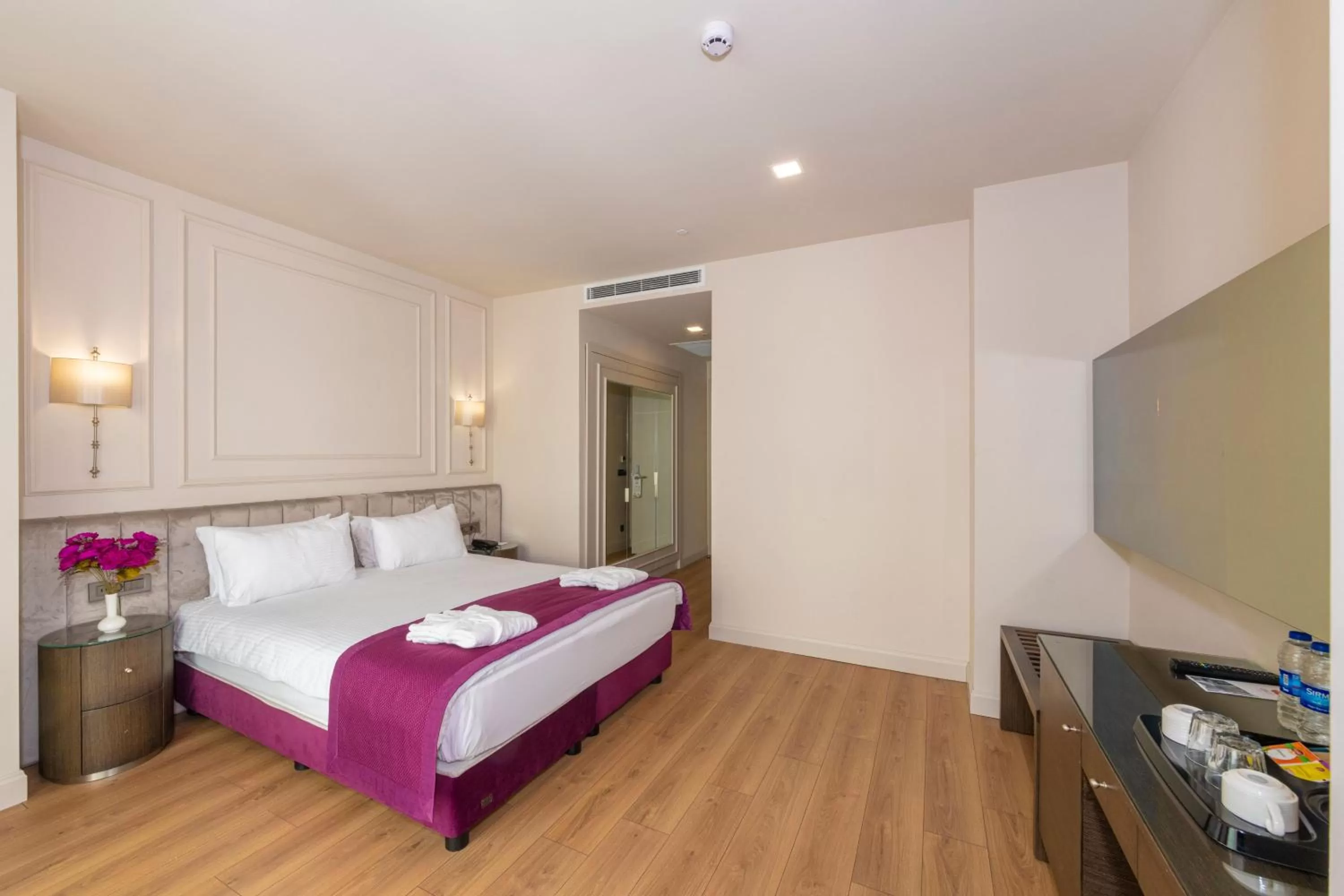 Photo of the whole room, Bed in The Hotel Beyaz Saray & Spa - Special Category