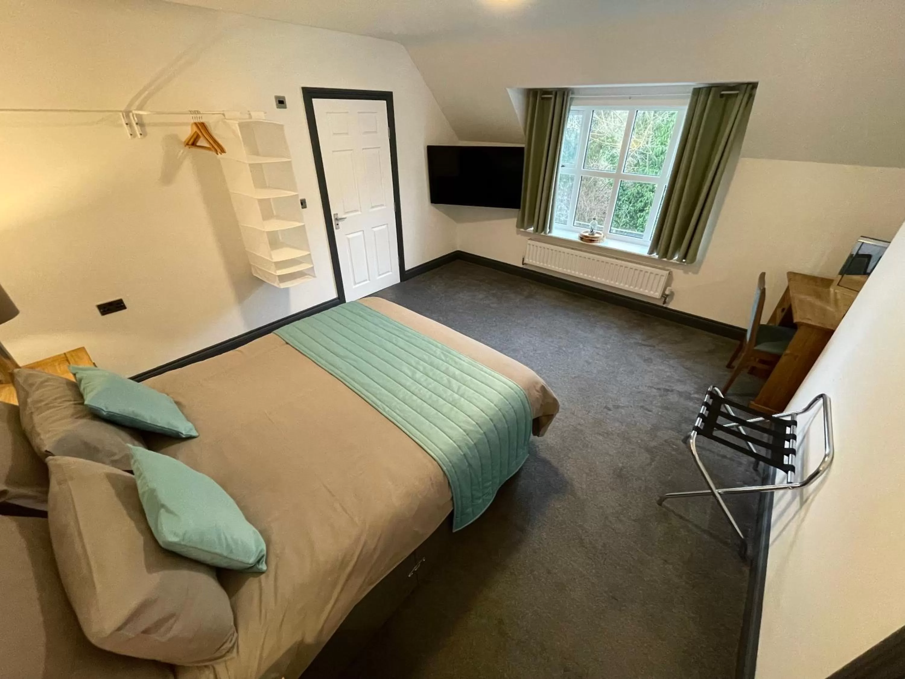 Photo of the whole room, Bed in Cadmore Lodge Bed & Breakfast