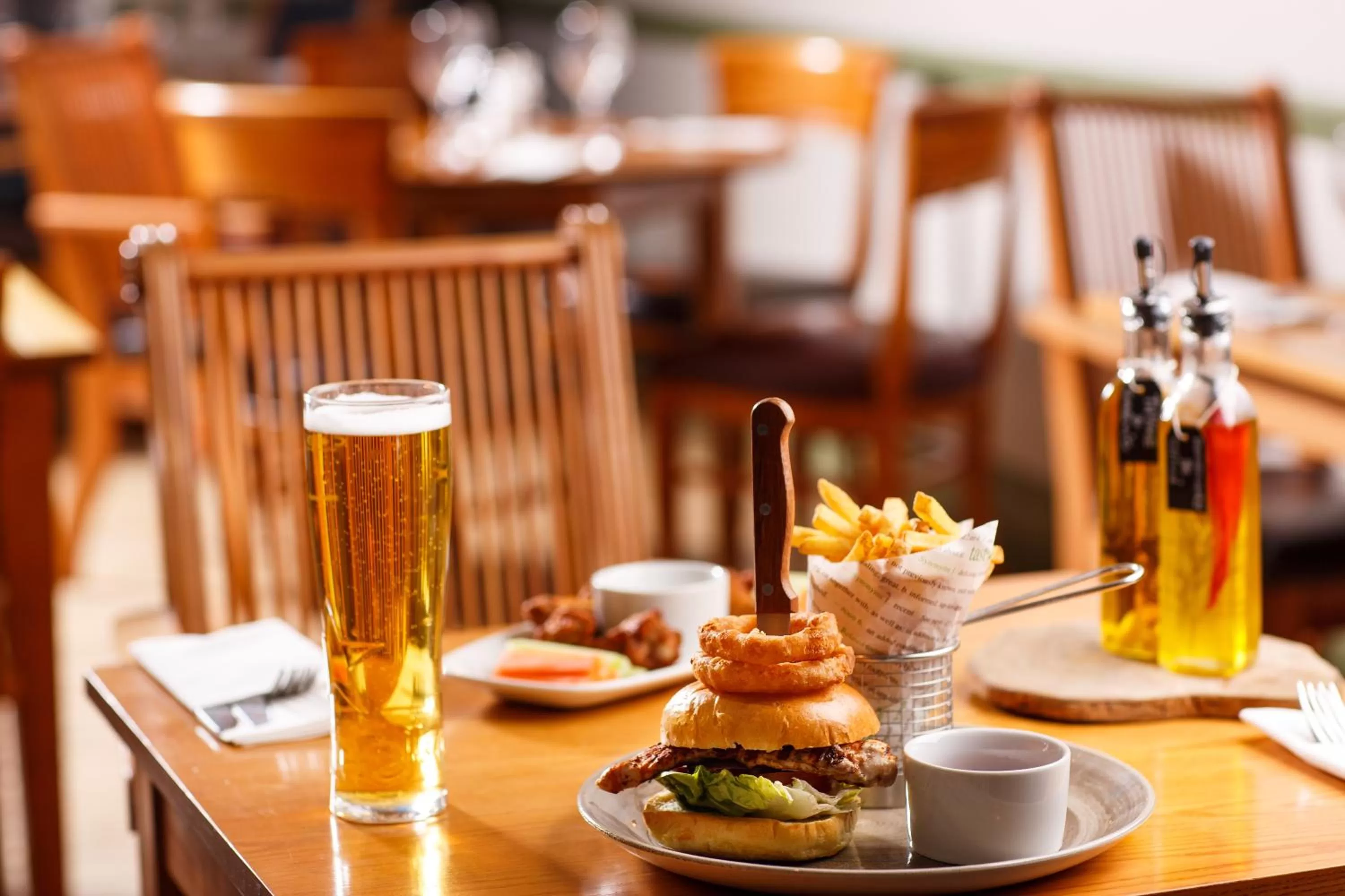 Lounge or bar in ibis budget London Heathrow Central