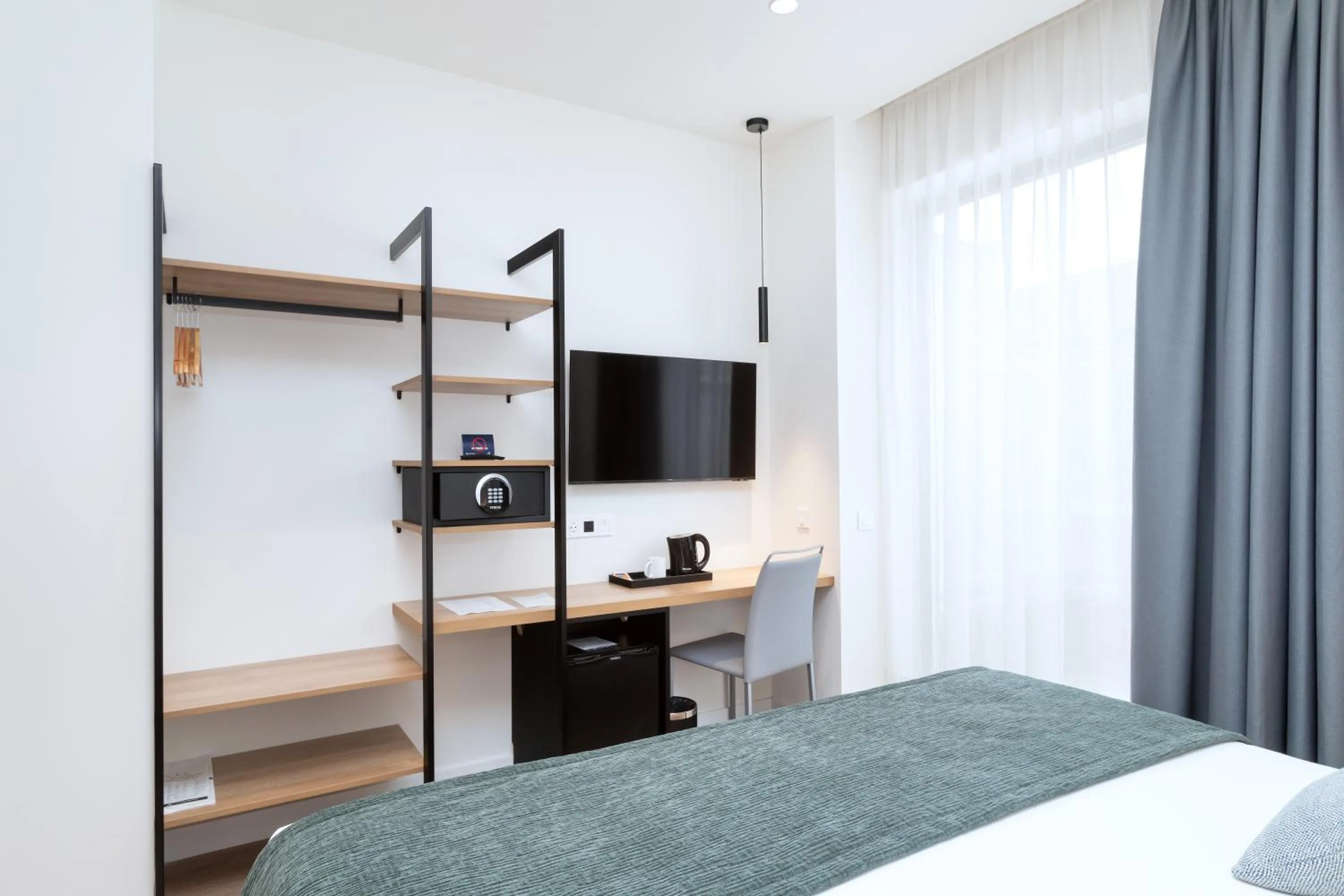 Photo of the whole room, Bed in Alexandre Fira Congress