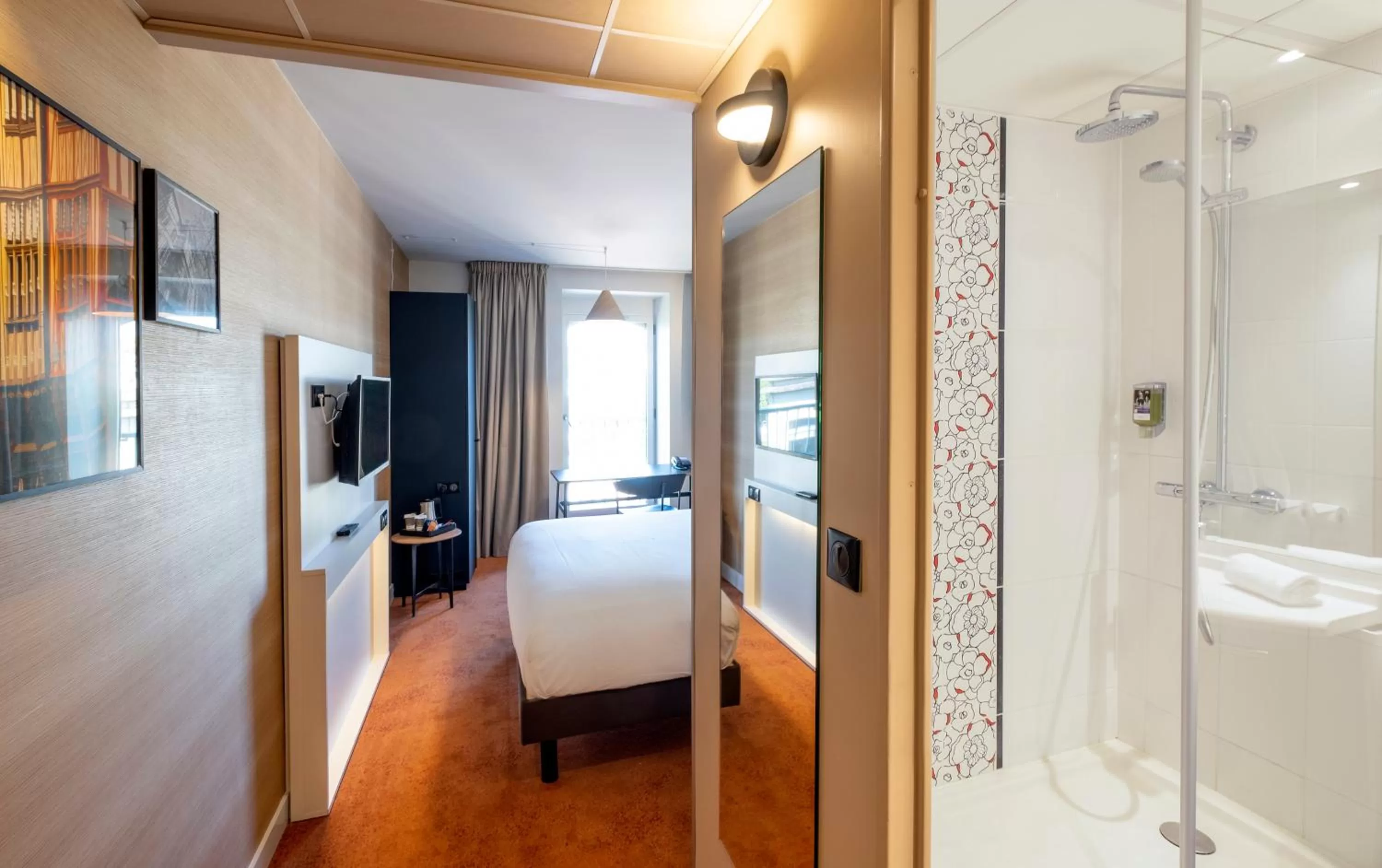 Photo of the whole room, Bed in Mercure Rouen Centre Champ de Mars