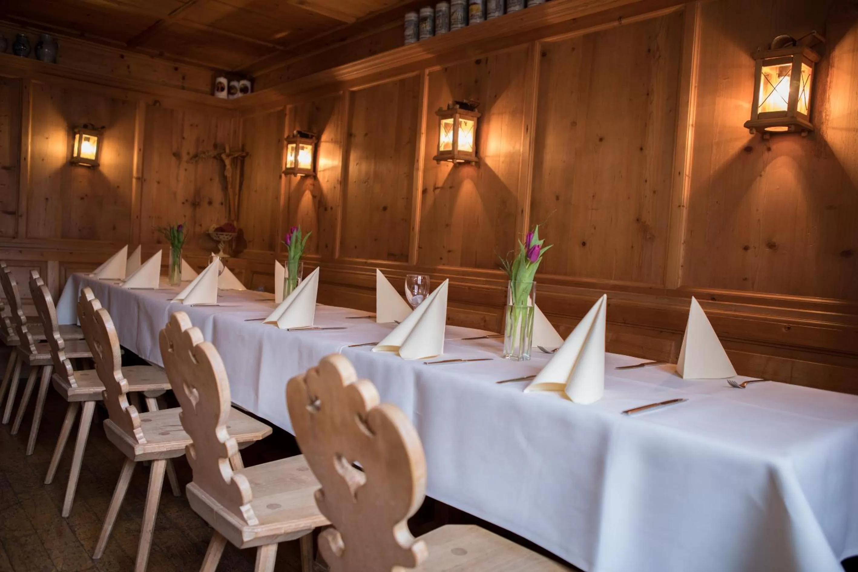 Restaurant/places to eat in Hotel zum Hirsch