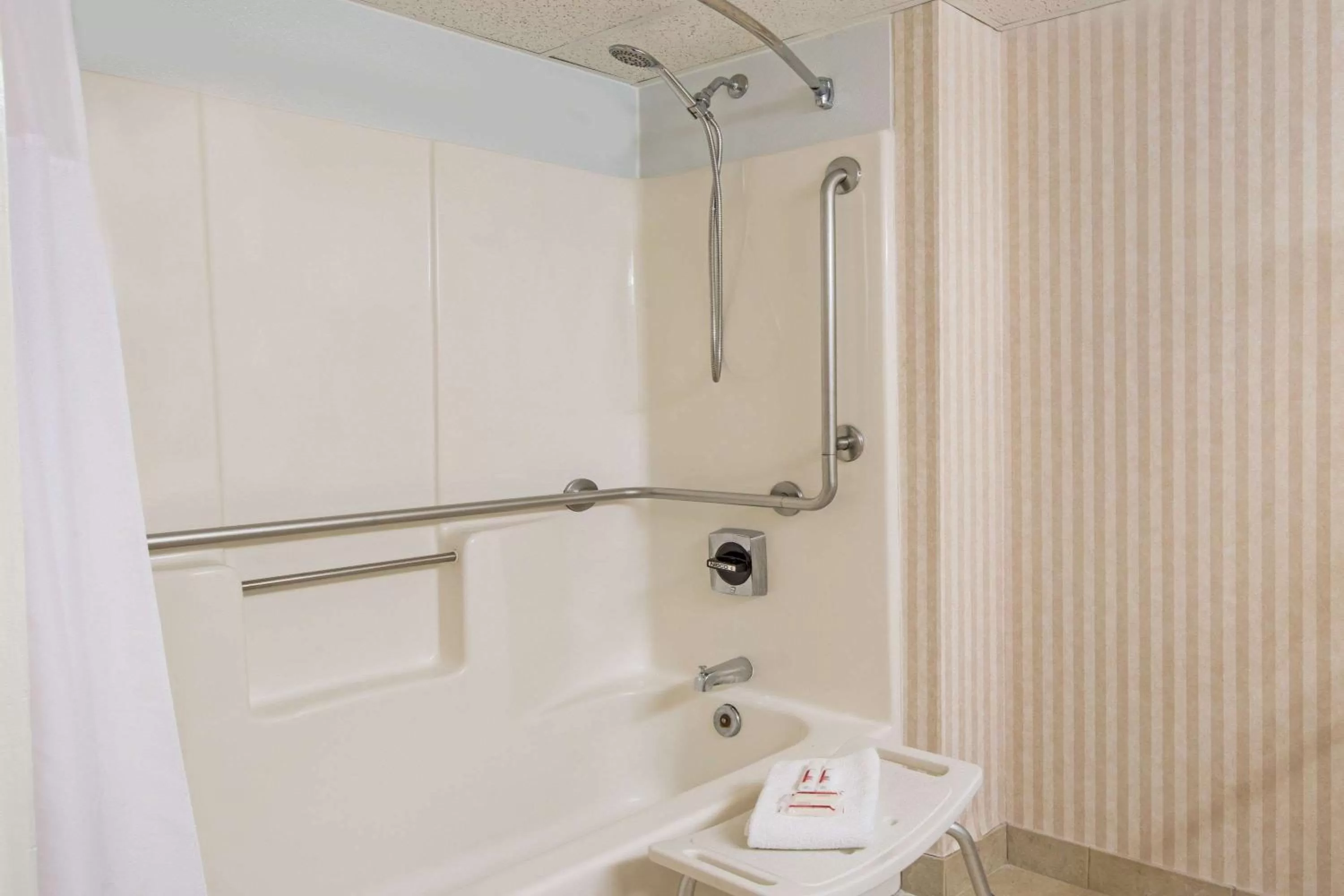 Bathroom in Baymont by Wyndham Bartonsville Poconos