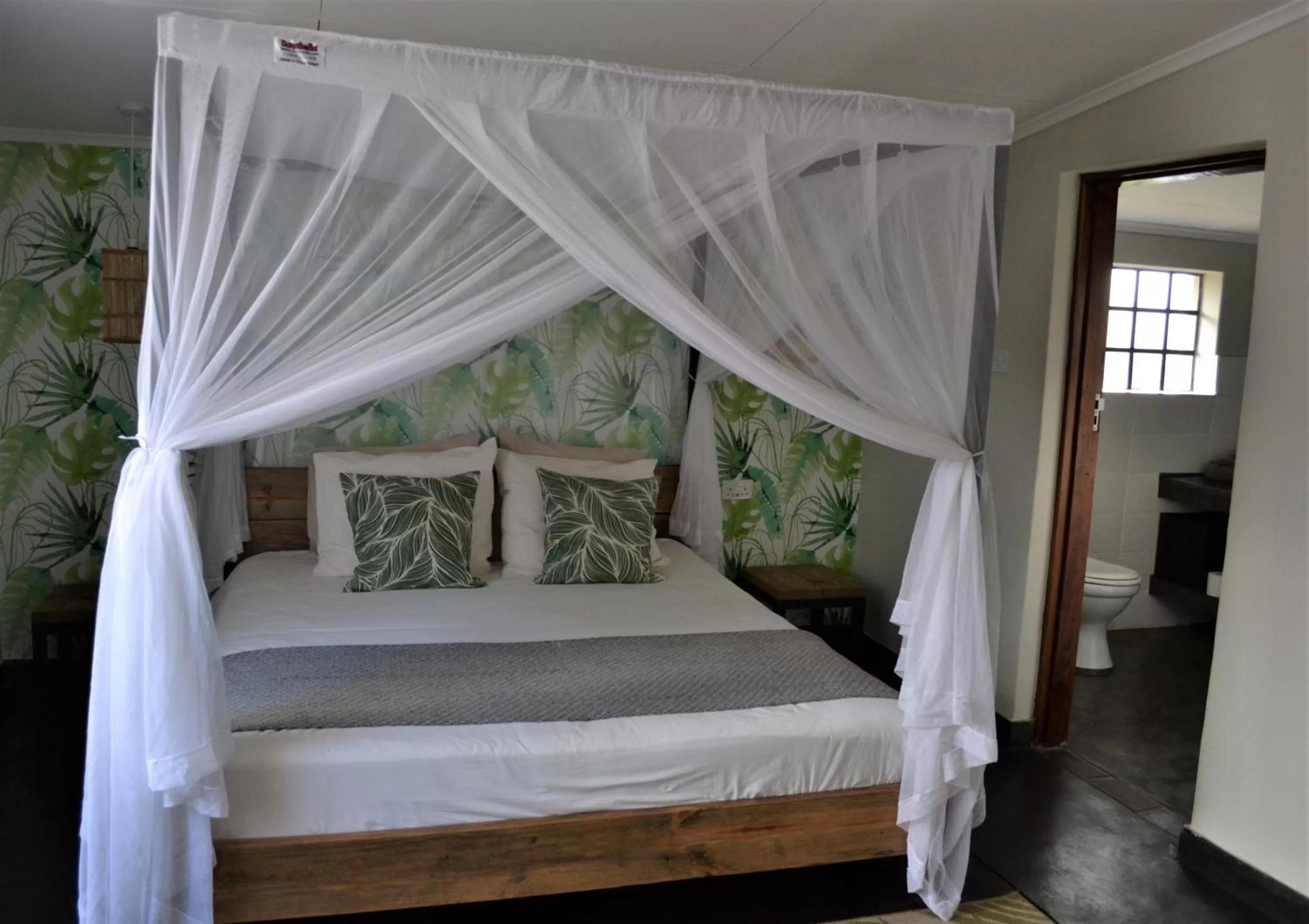 Photo of the whole room, Bed in Mitengo House