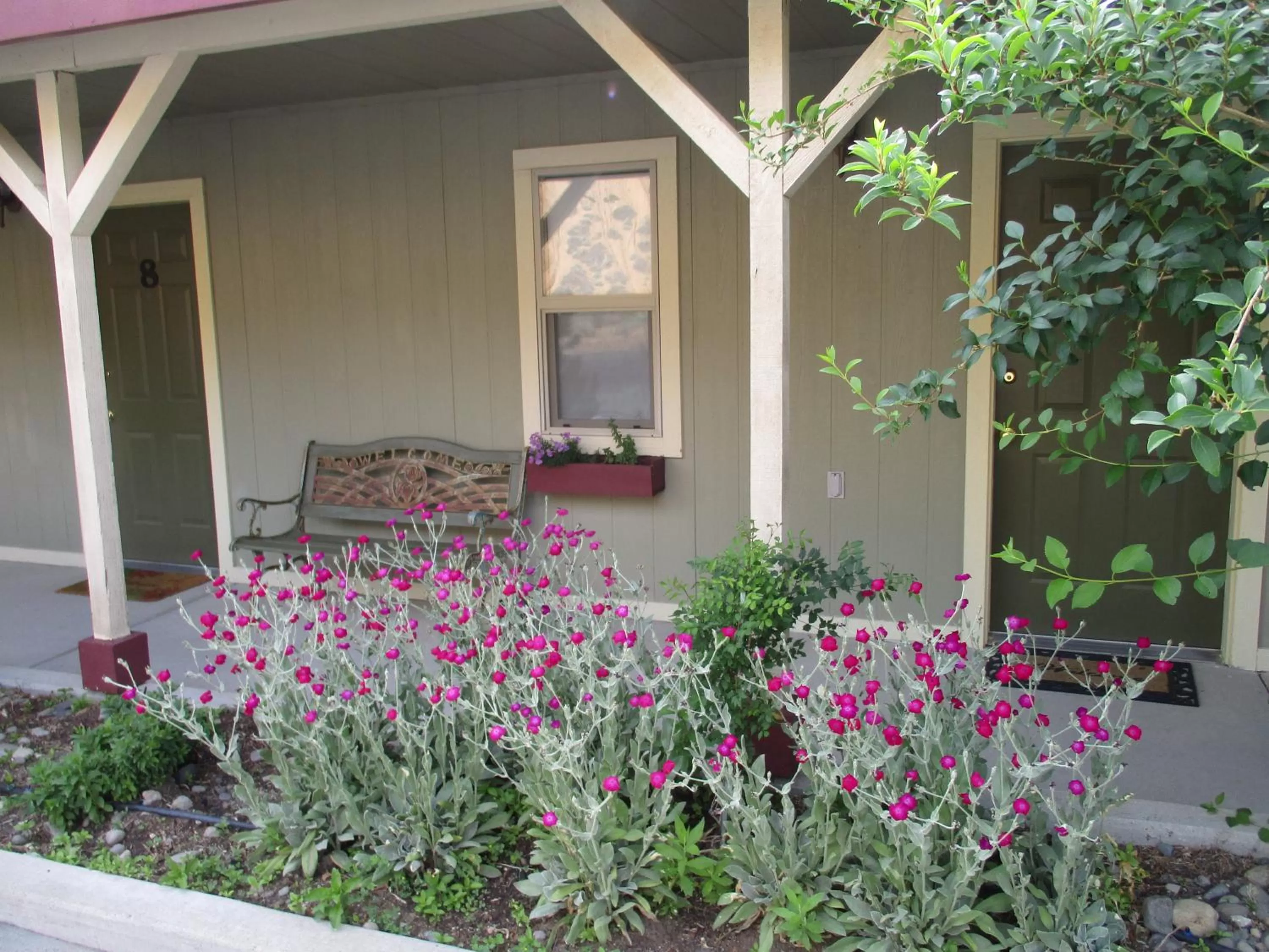 Facade/entrance in Virginia City Inn