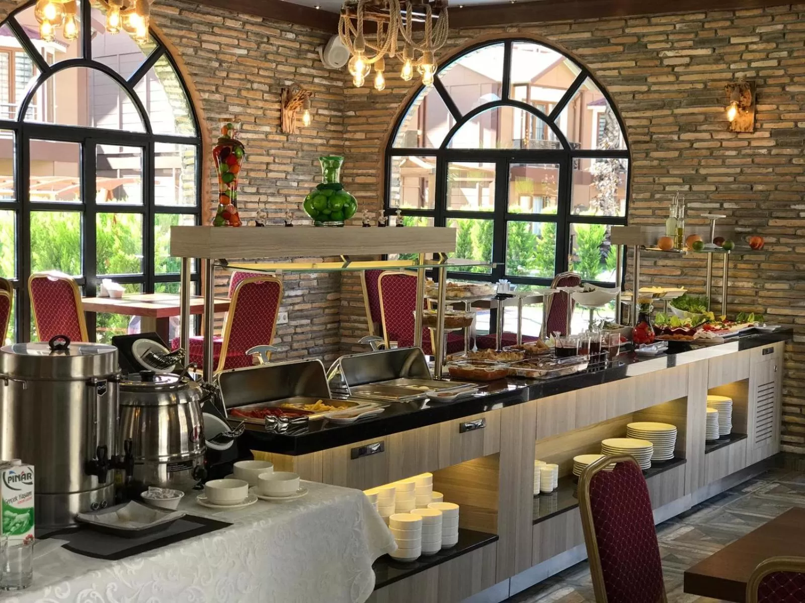 Restaurant/places to eat in Villa Da Otel