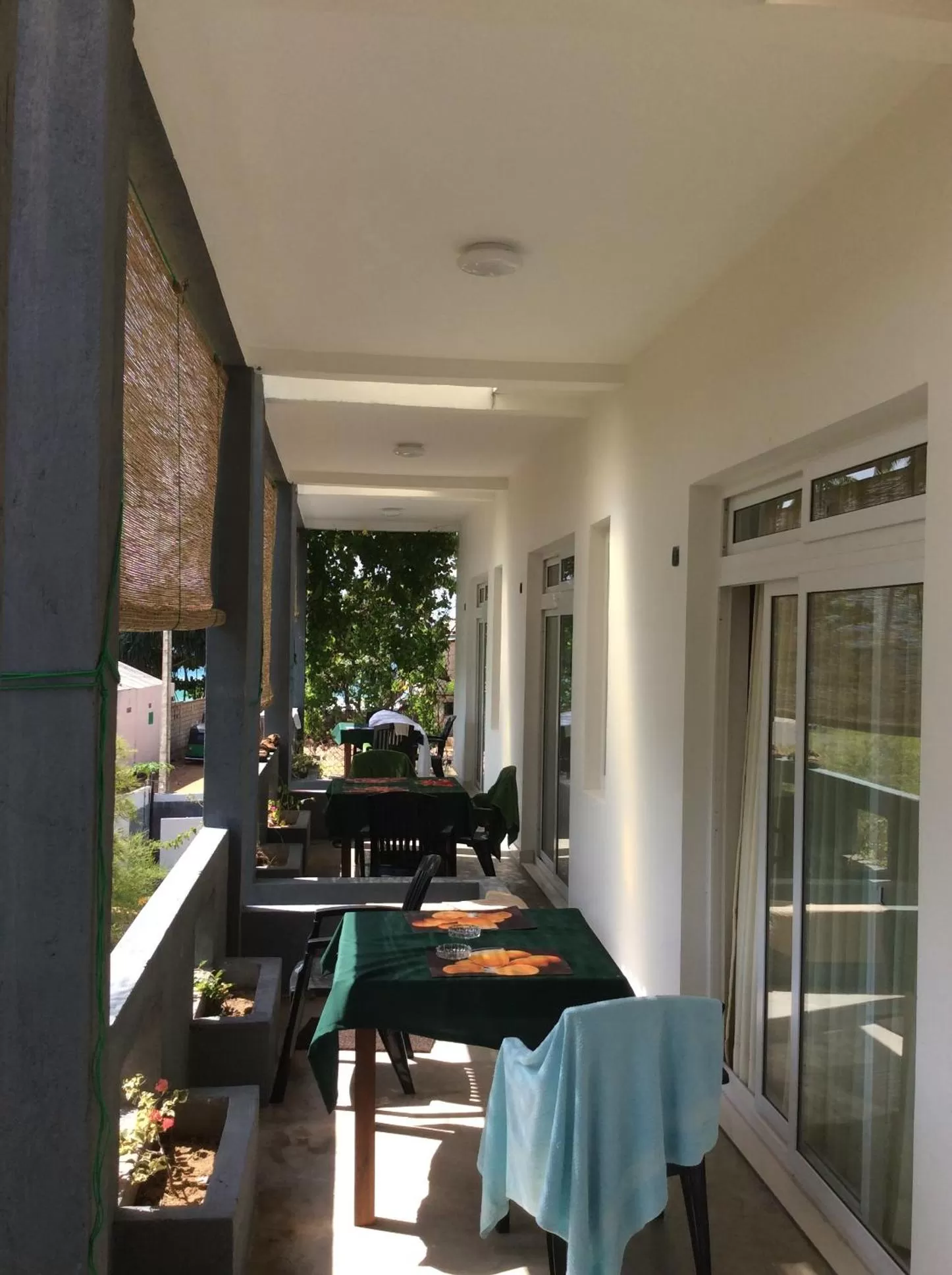 Restaurant/places to eat in Lemazone Inn