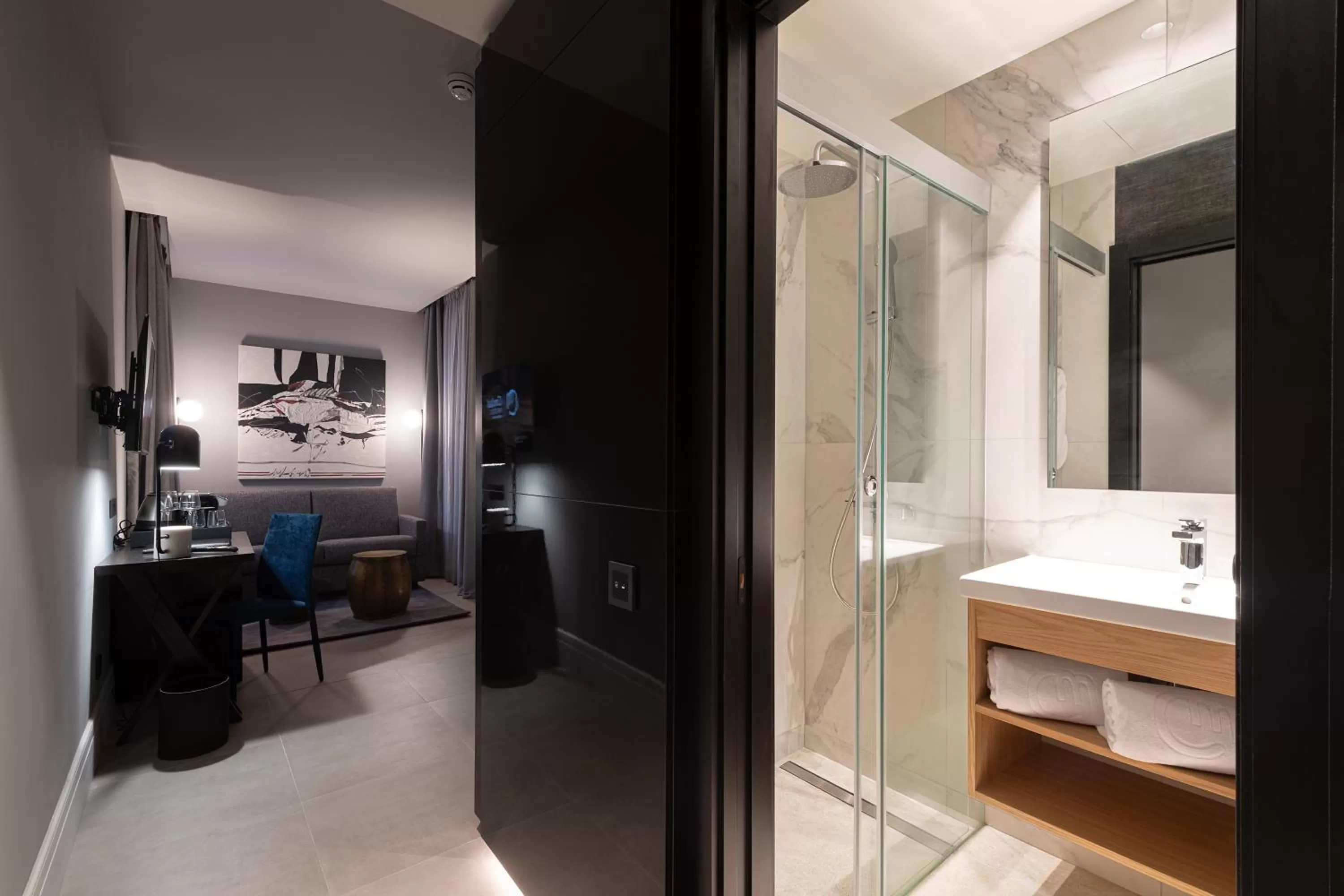 Bathroom, Bed in Boutique Hotel Cordial Malteses