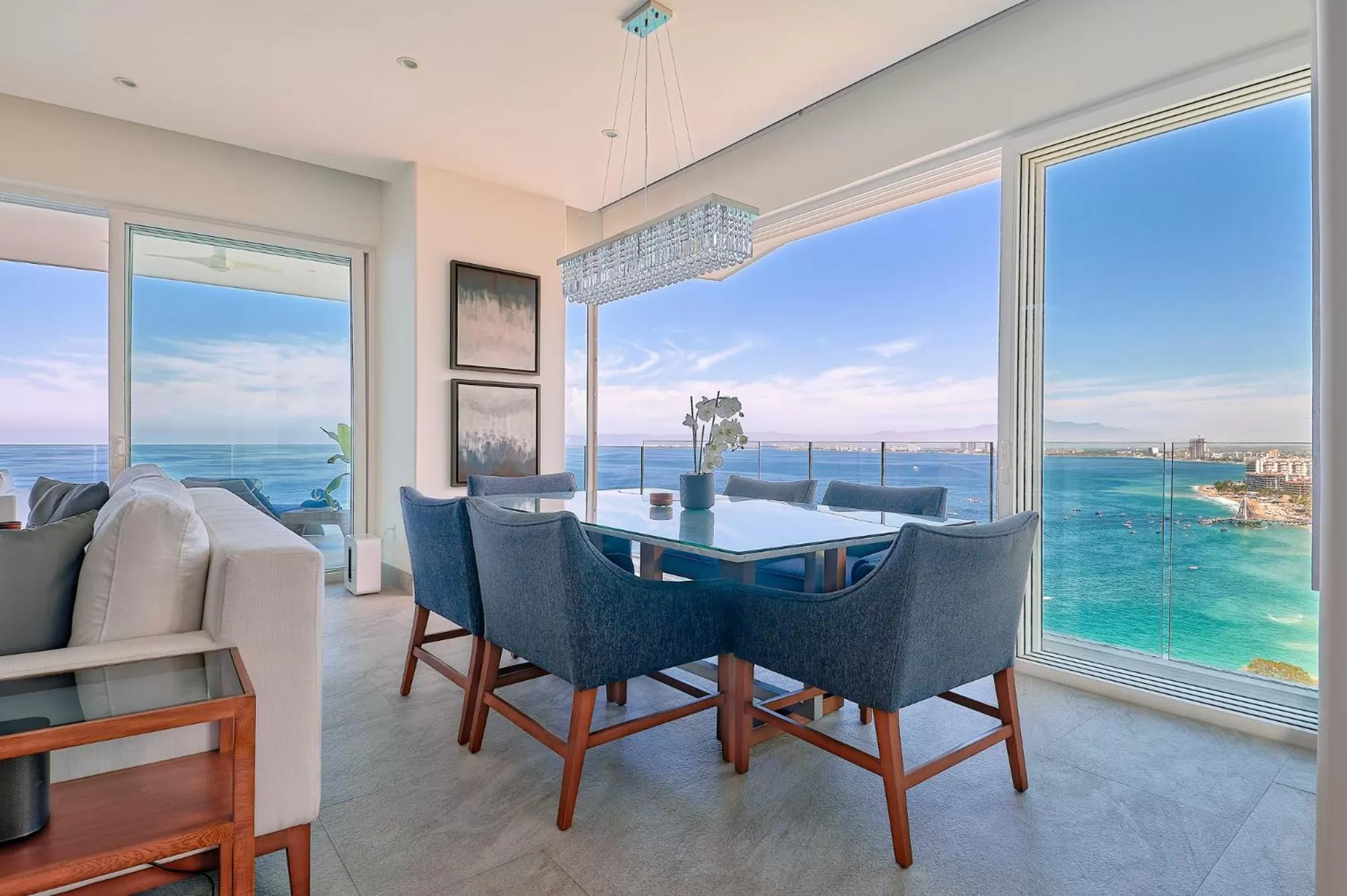 Dining area in Maxwell Residences at Indah