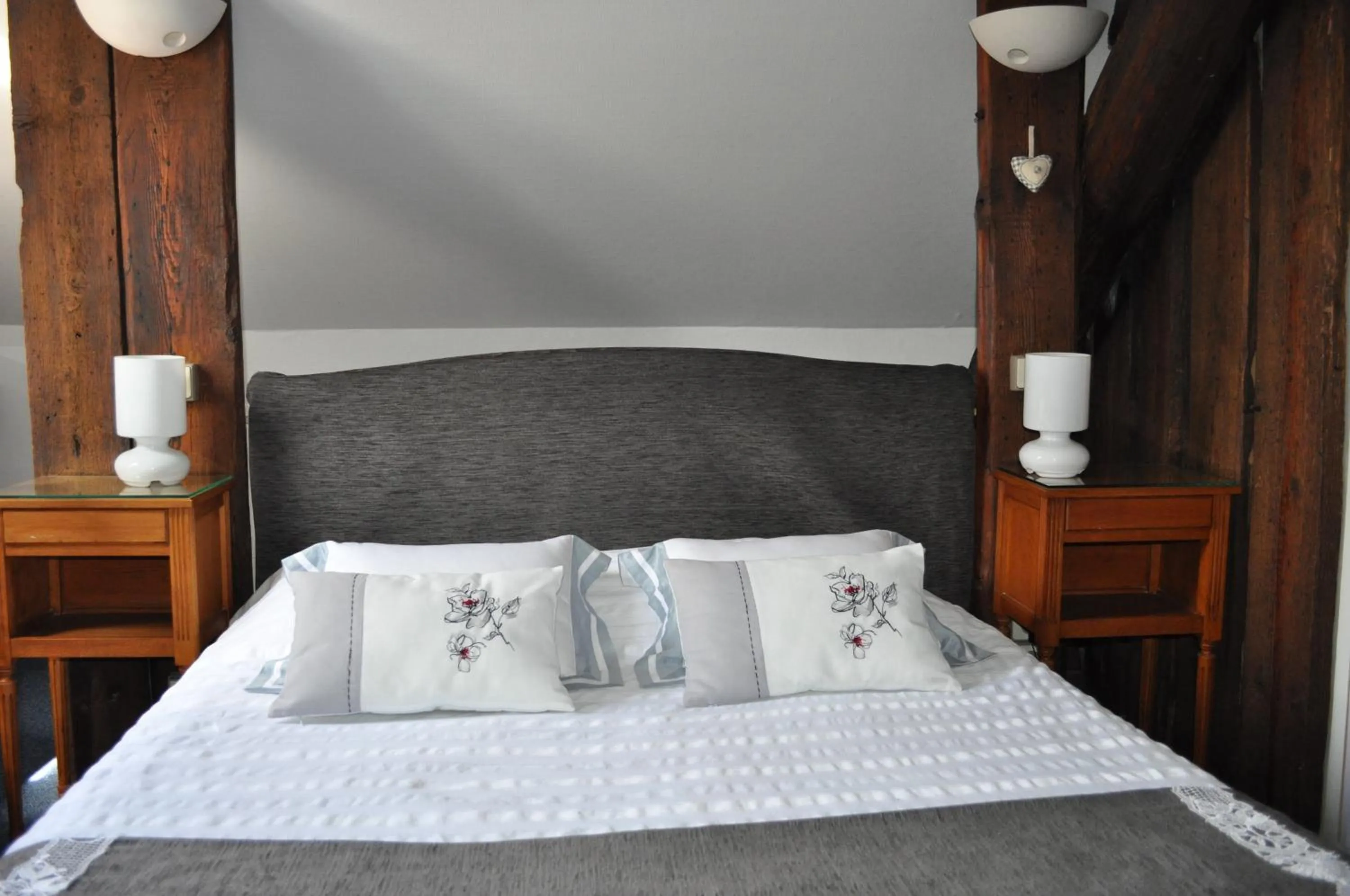 Photo of the whole room in Hôtel du Centre