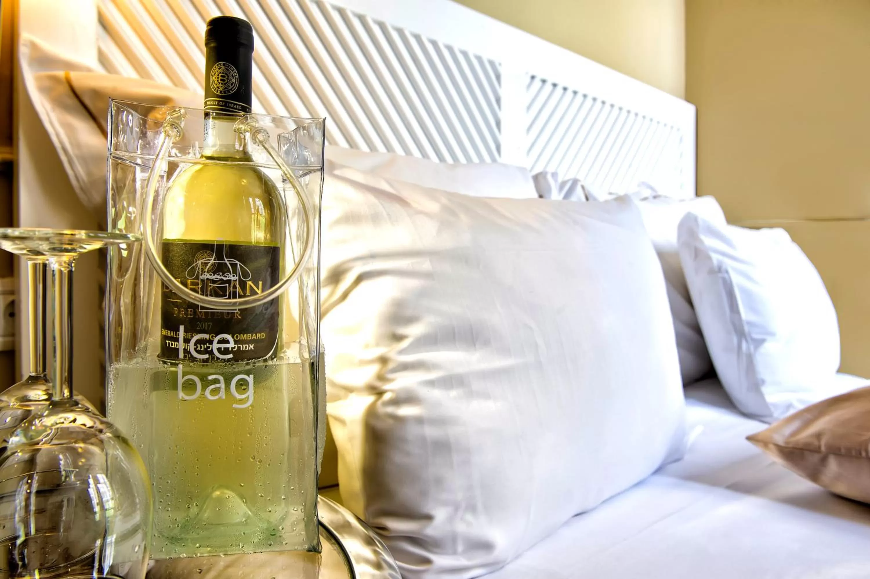 Alcoholic drinks in Montefiore 16 - Urban Boutique Hotel