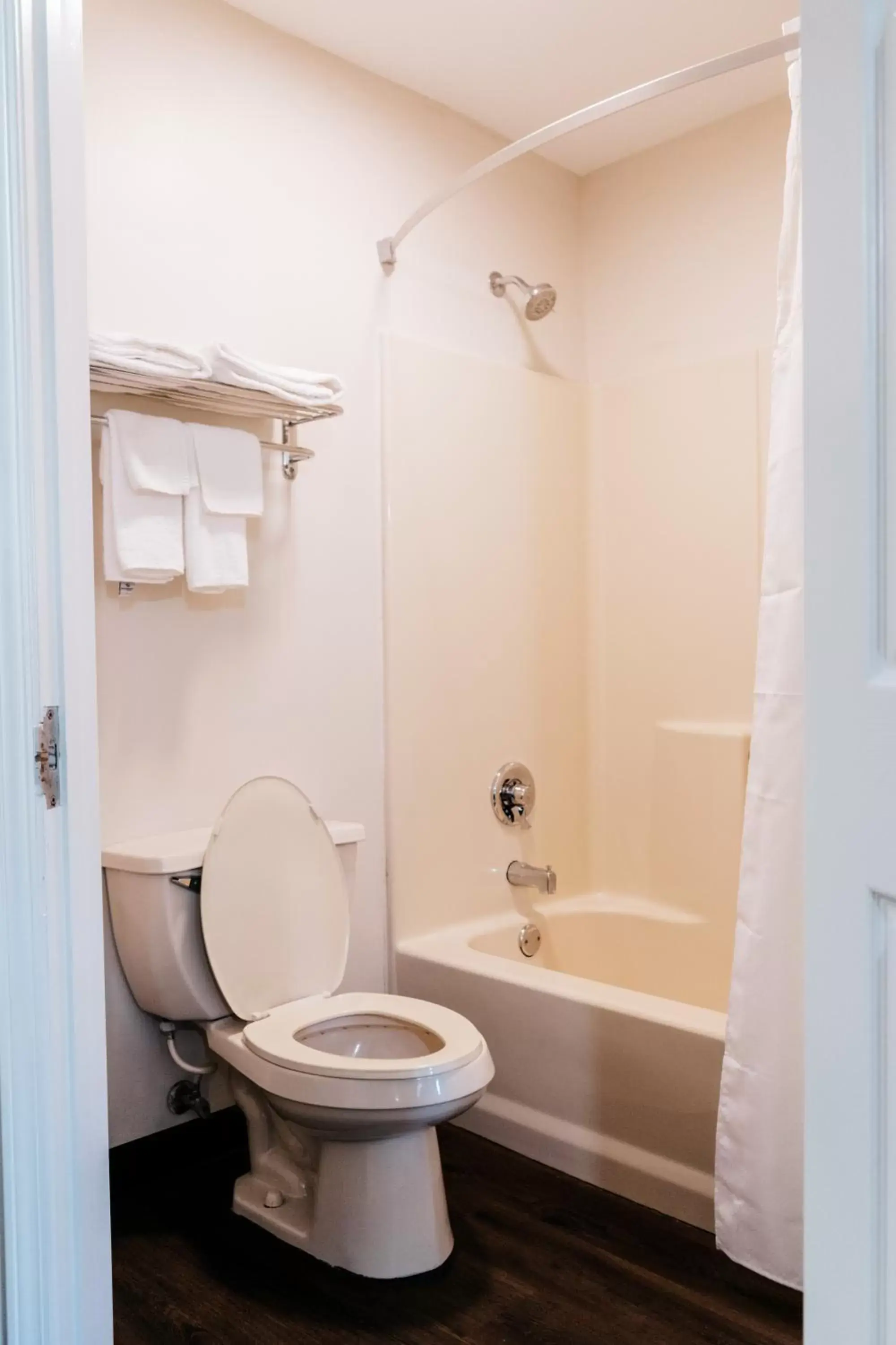 Double Room with Two Double Beds - Accessible/Non-Smoking in Quality Inn Johnson City I-26 exit 17 Double Room with Two Double Beds - Accessible/Non-Smoking in Quality Inn Johnson City I-26 exit 17