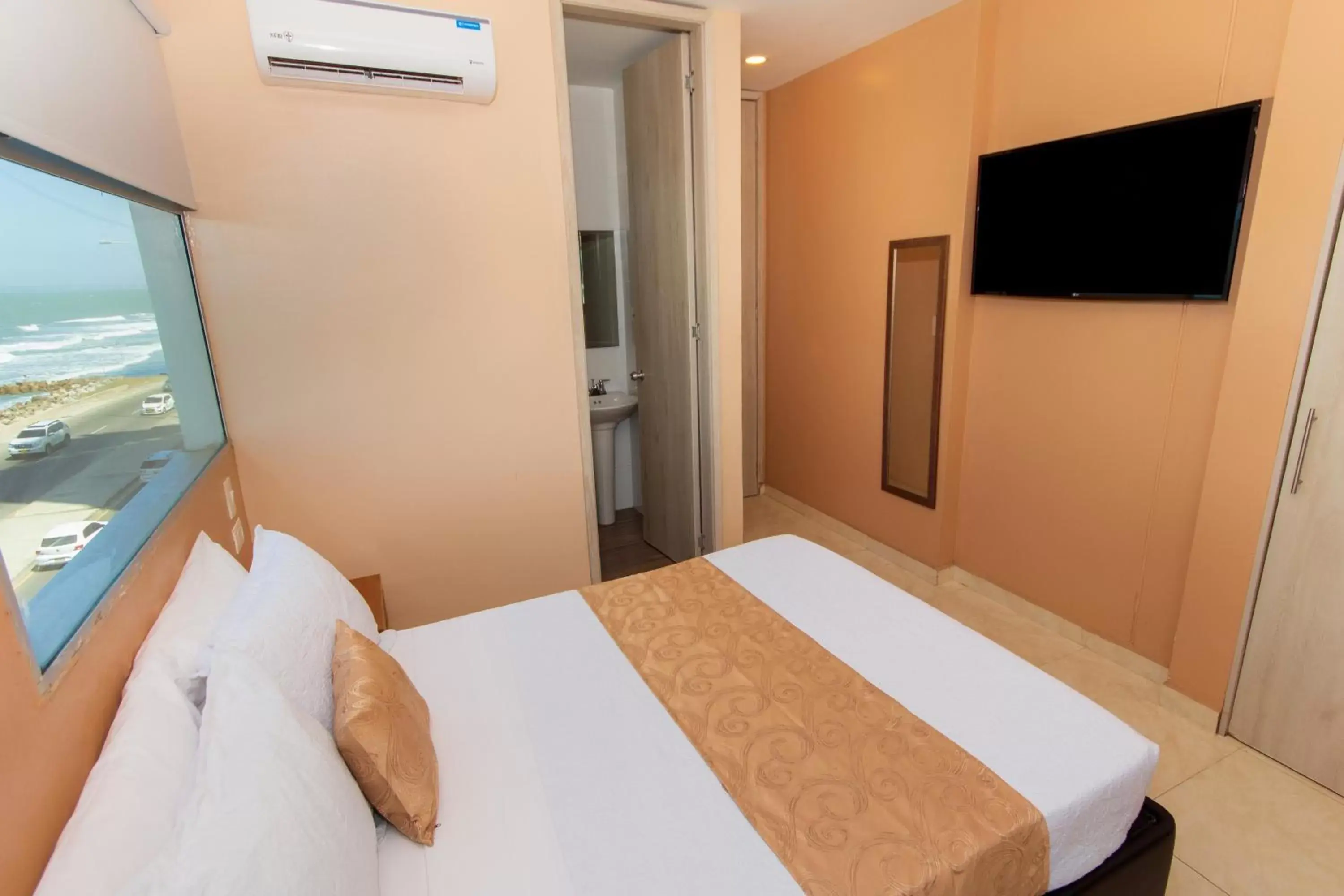 Double Room in Hotel Aixo Suites By GEH Suites Double Room in Hotel Aixo Suites By GEH Suites