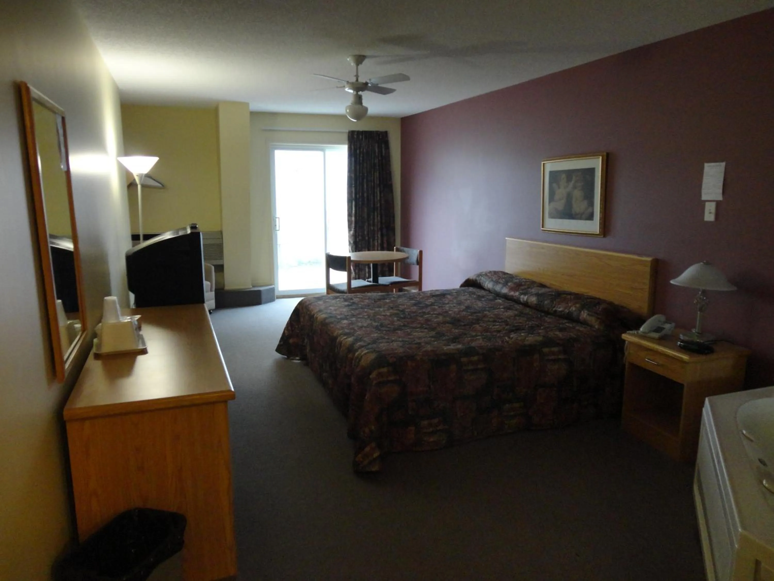 Photo of the whole room, Bed in Canadas Best Value Inn Kapuskasing