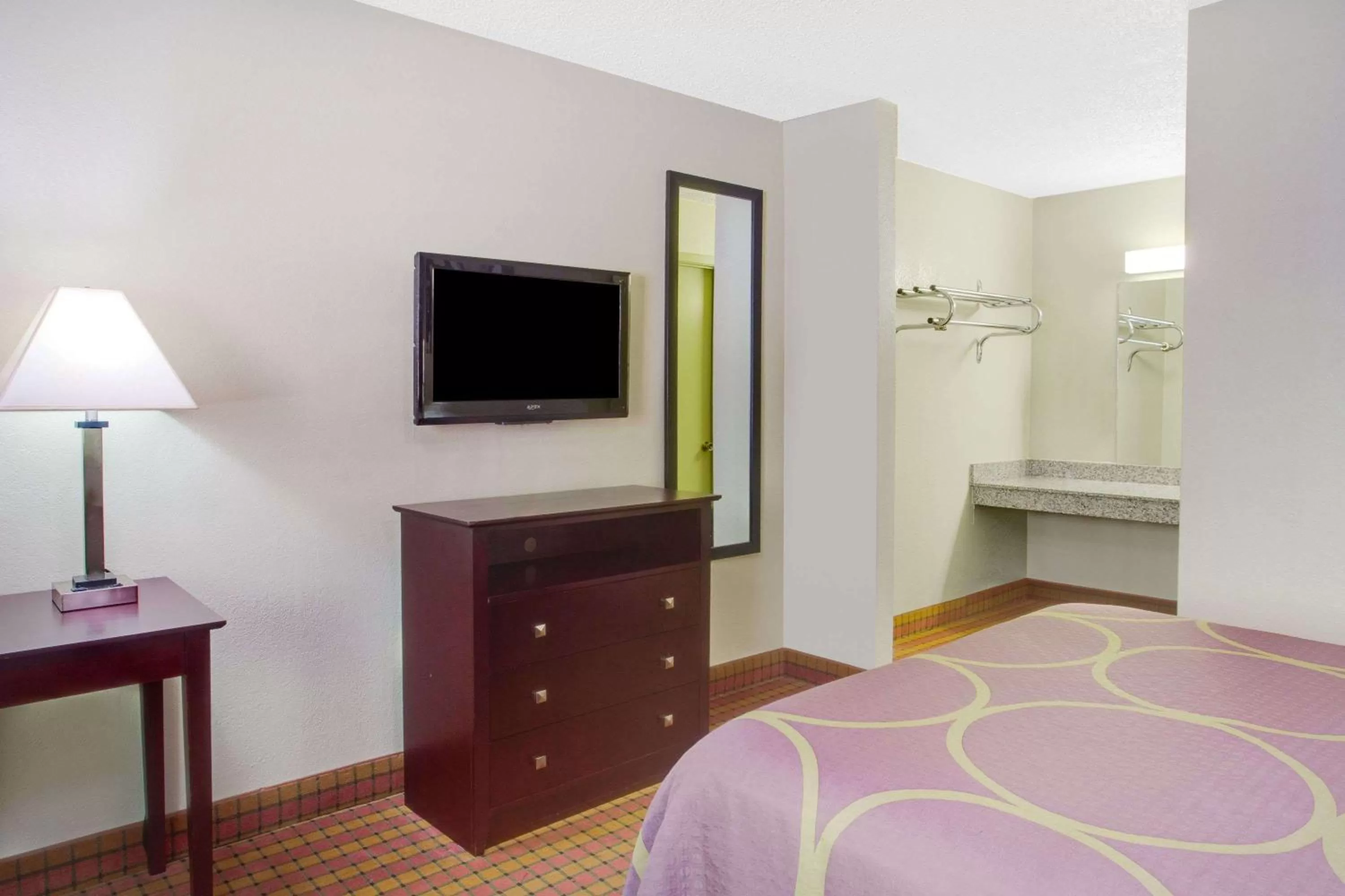 Photo of the whole room, Bed in Super 8 by Wyndham Monticello AR