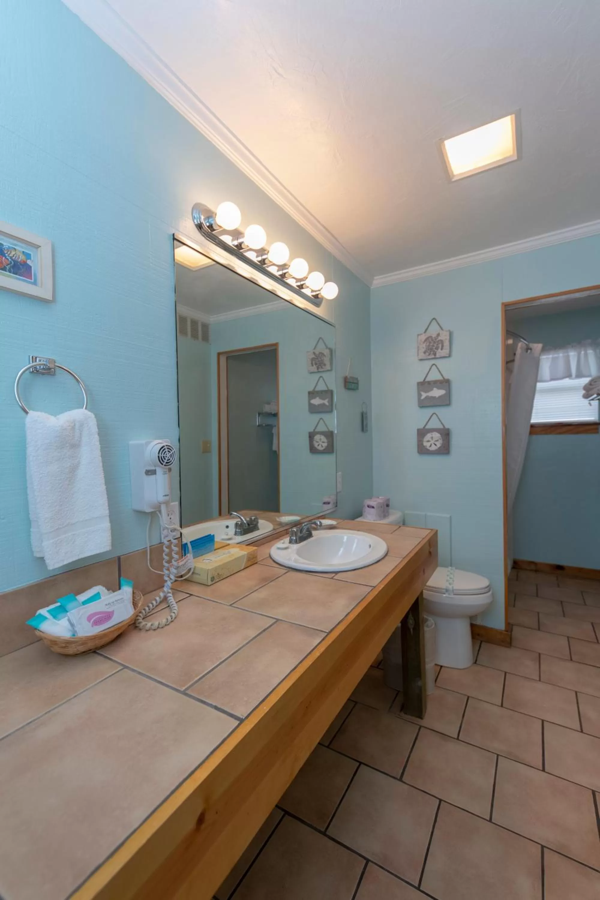 Shower in D&R Pelican Bay Resort