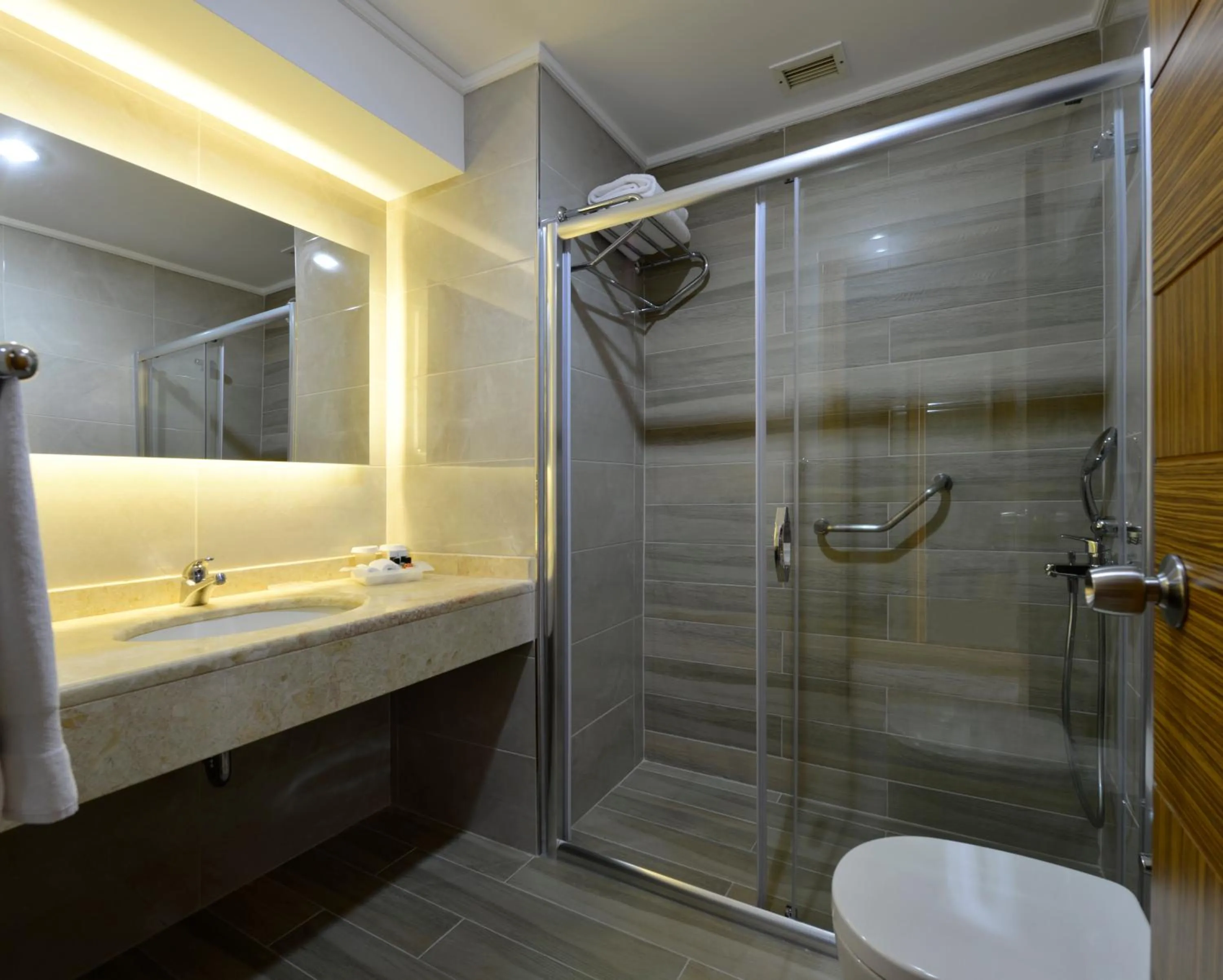 Shower in Euro Park Hotel Bursa