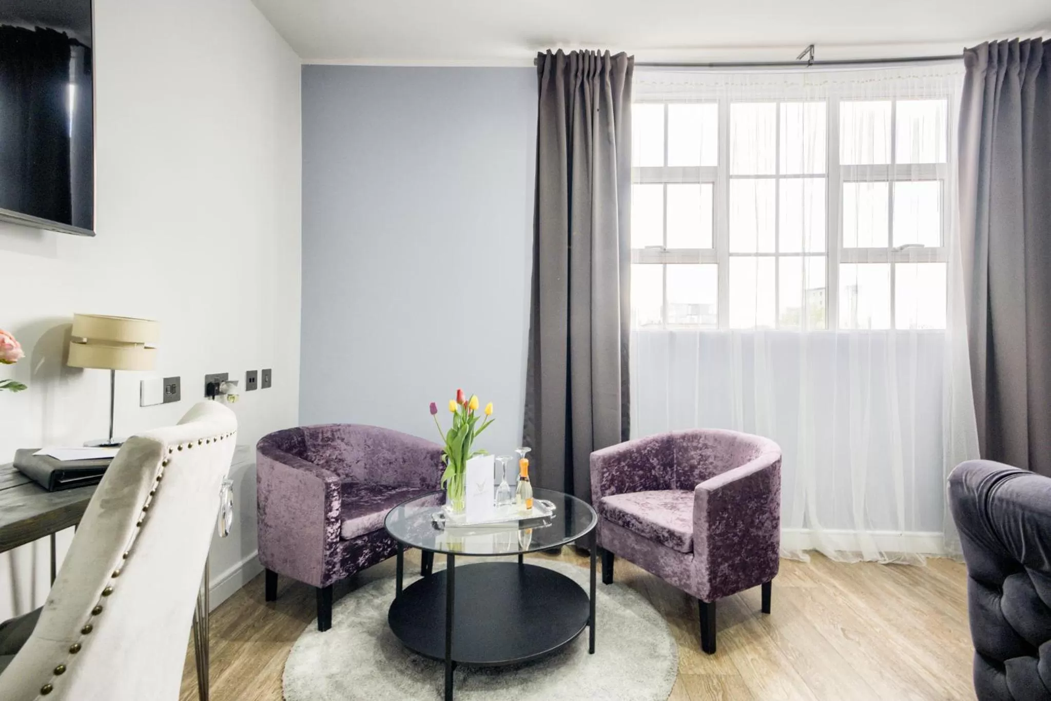 Seating area in Villare Leicester City Centre hotel