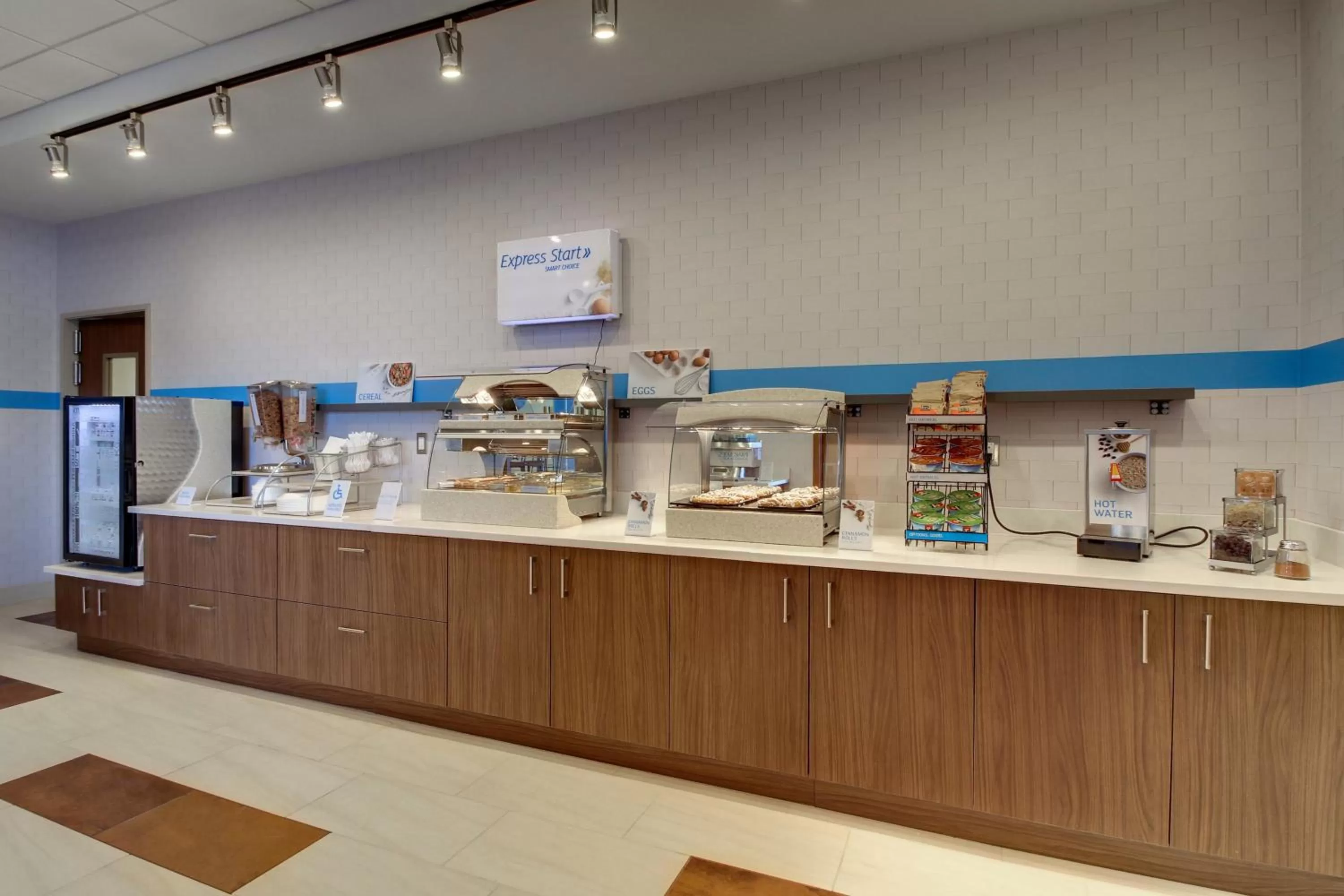 Breakfast in Holiday Inn Express & Suites Galesburg by IHG