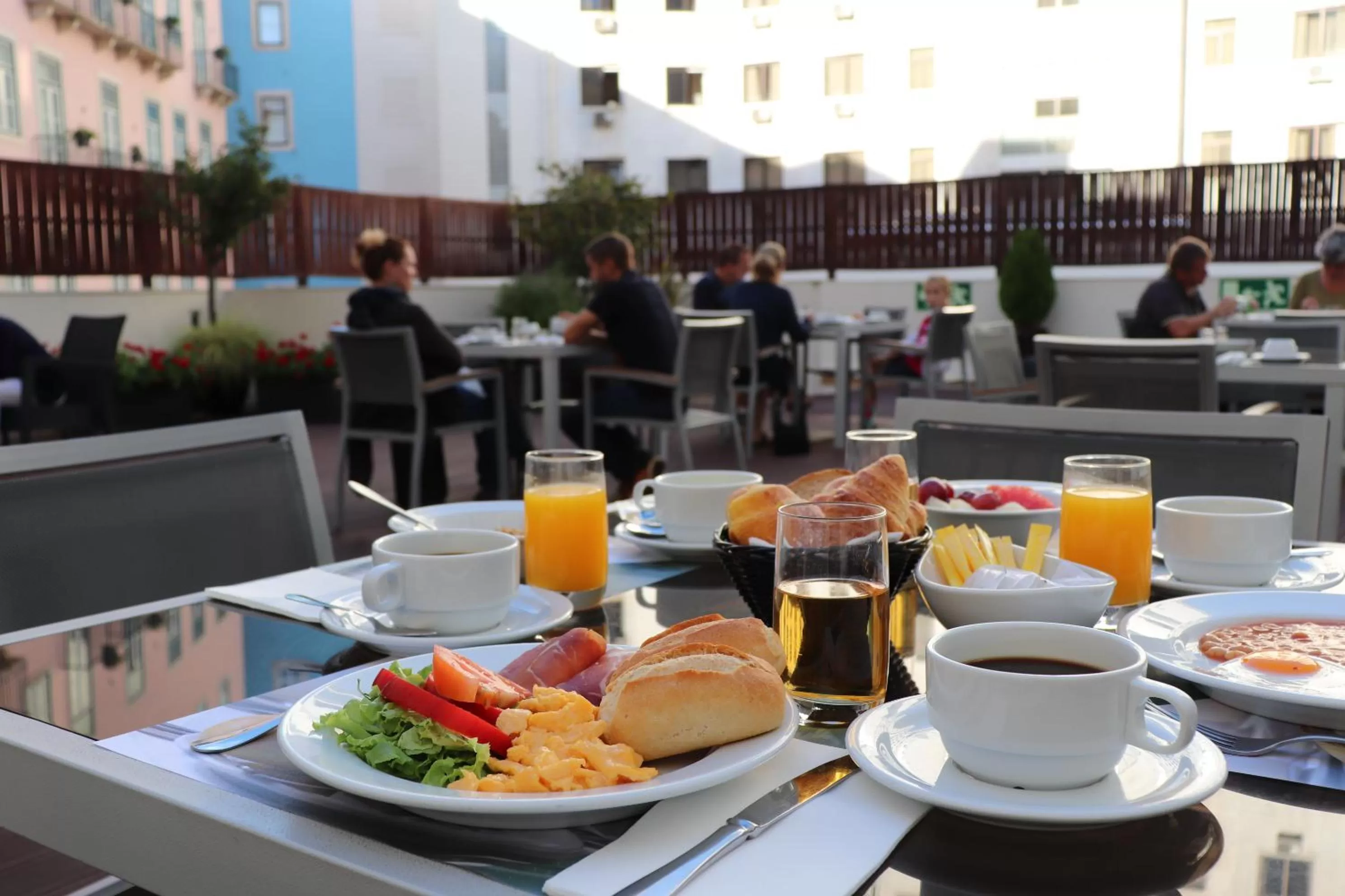 Food and drinks in Hotel Mundial