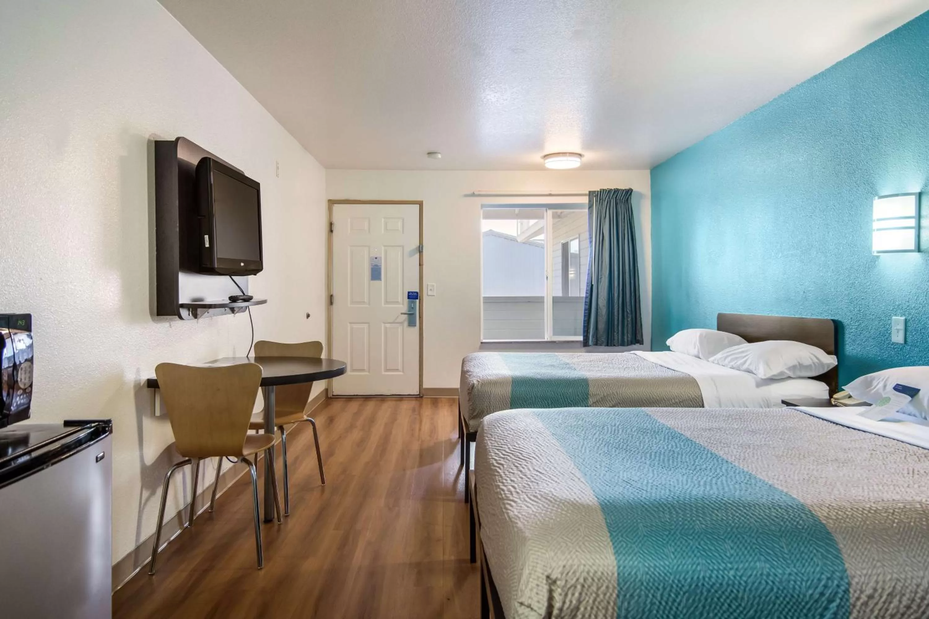 TV and multimedia, Bed in Motel 6 Portland Mall - 205