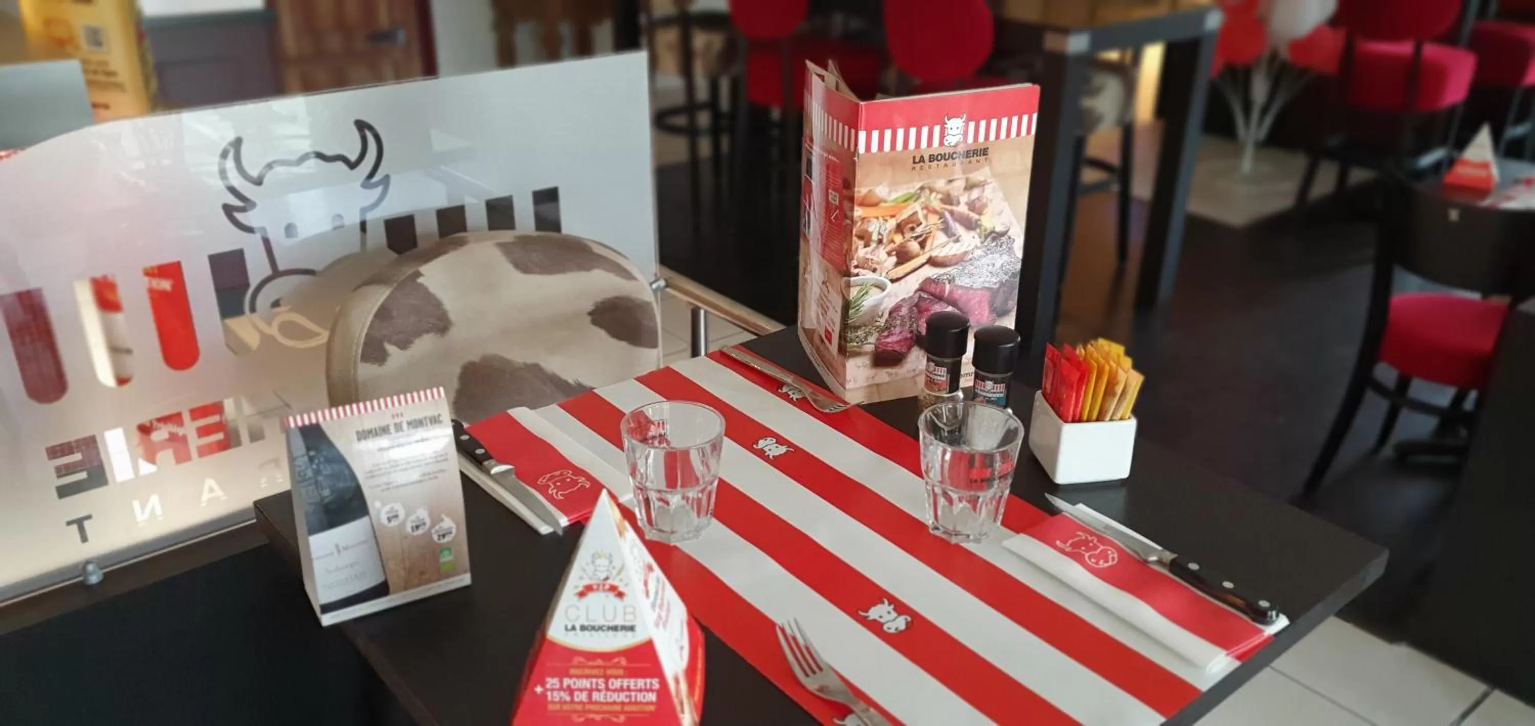 Restaurant/places to eat in Kyriad Aix Les Milles - Plan de Campagne