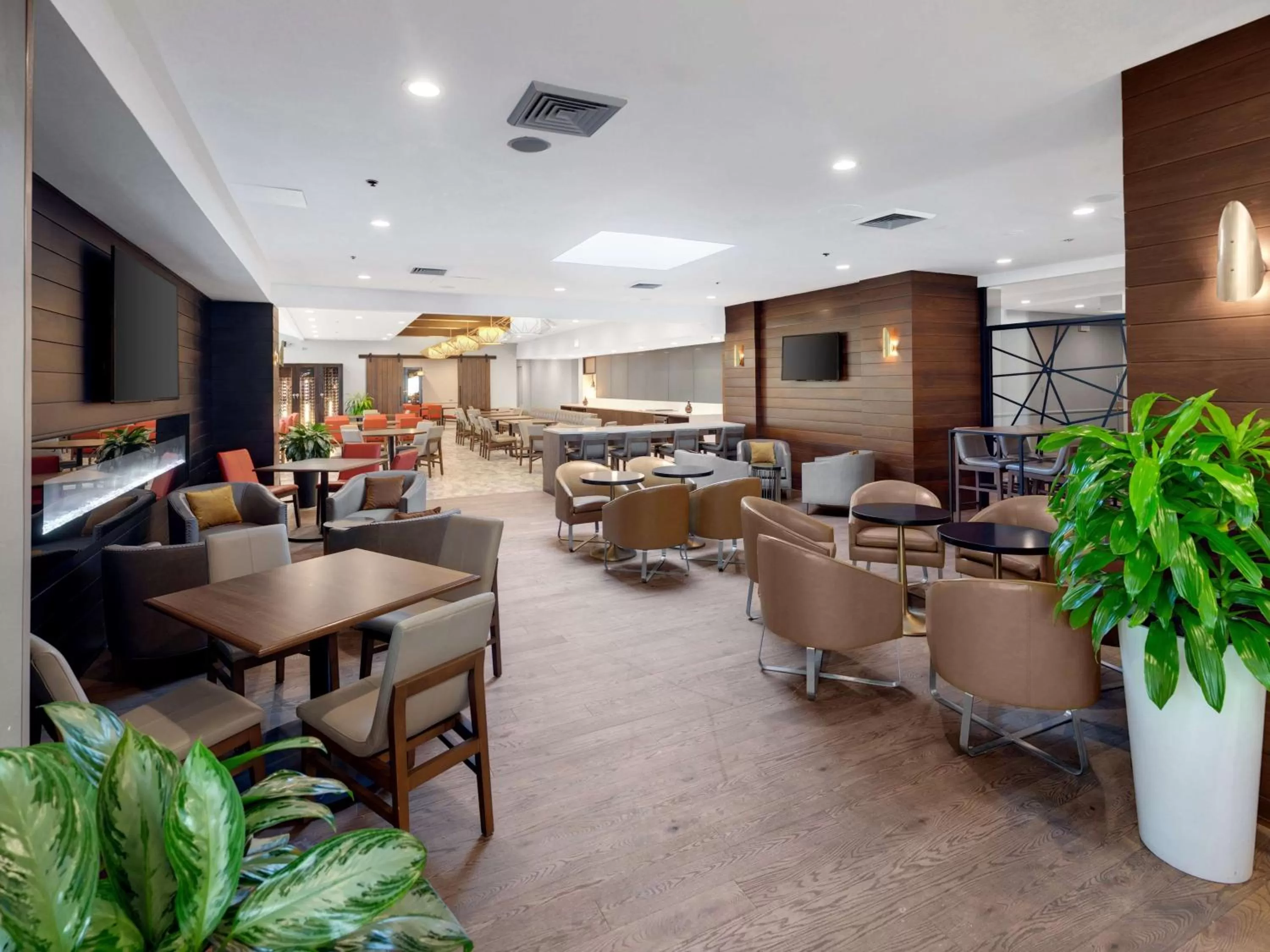 Lounge or bar in Hilton Chicago/Oak Lawn