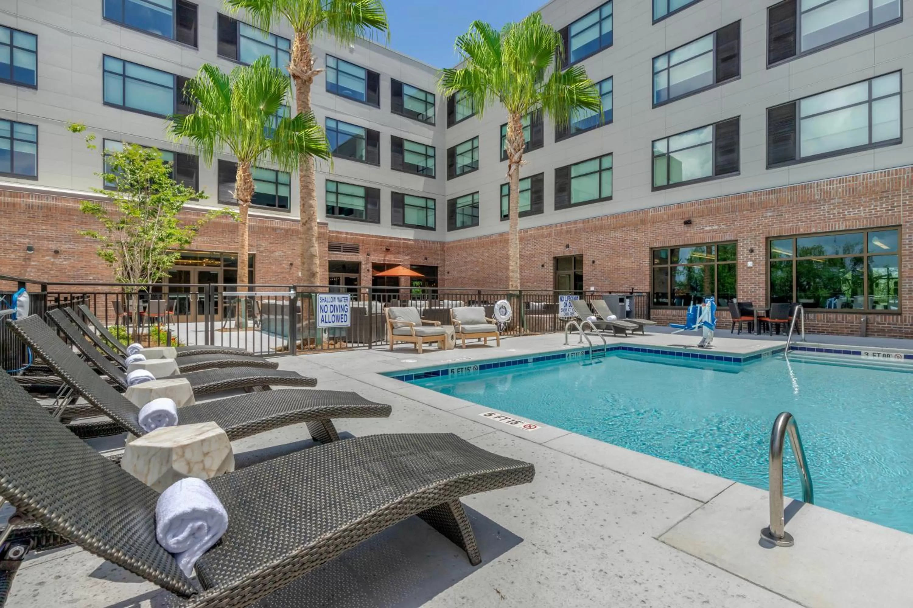 Swimming pool in DoubleTree by Hilton Charleston Riverview