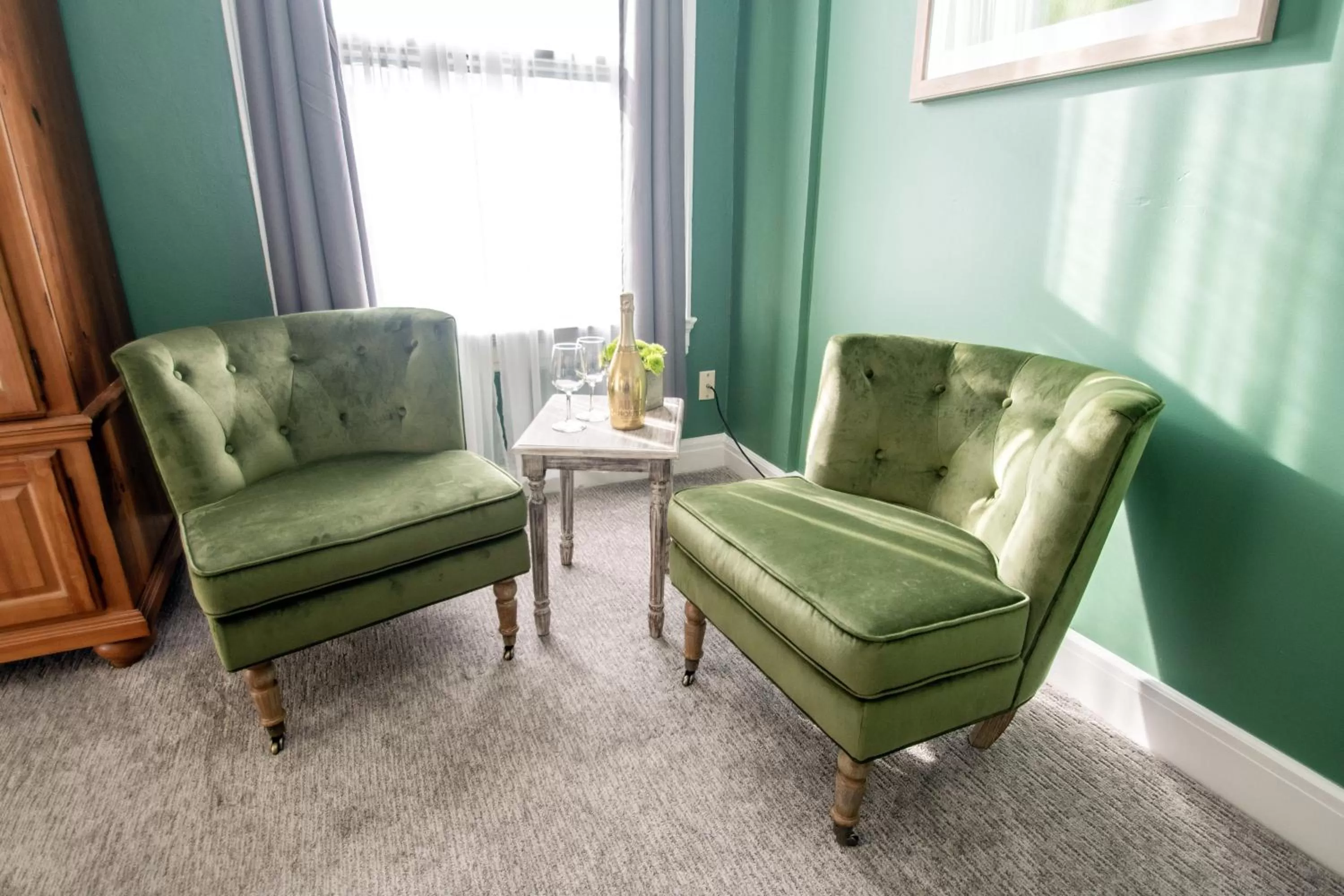 Seating area in Looking Glass Inn
