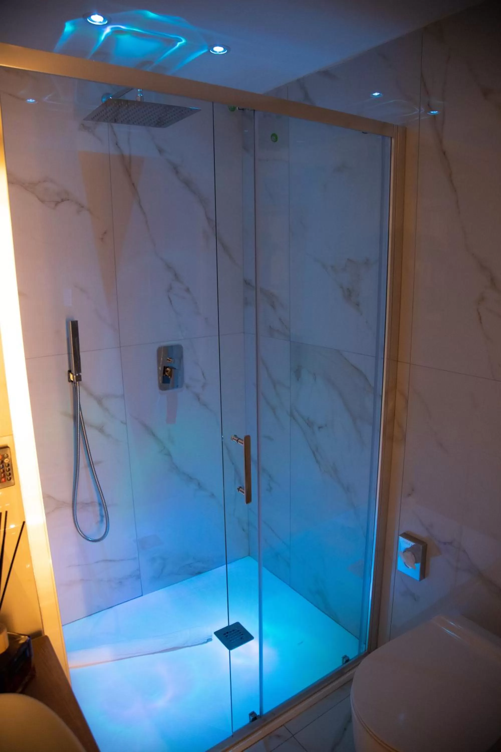 Shower in Gentile Suite Centro Storico