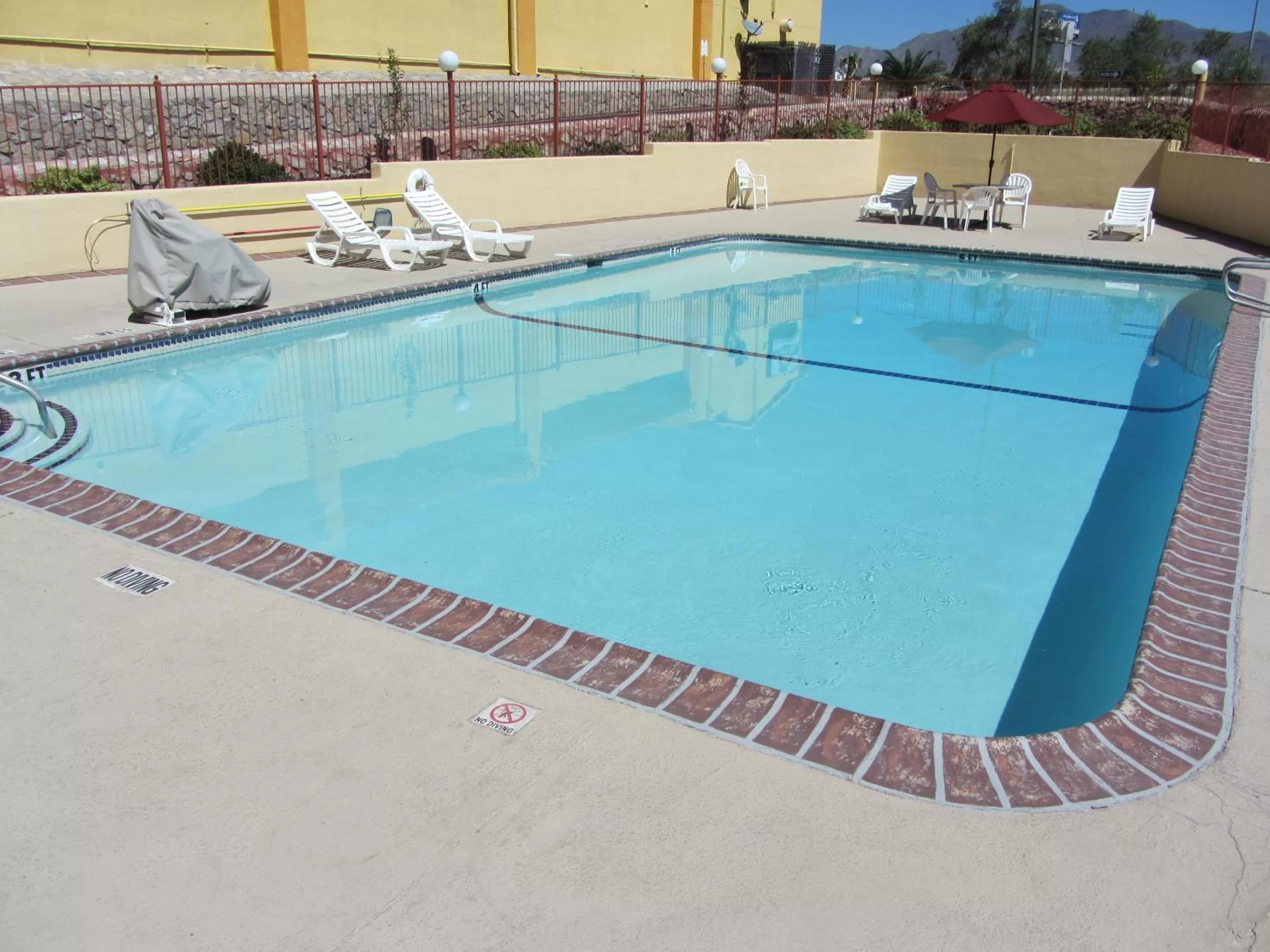 Swimming pool in Motel 6-El Paso, TX - West