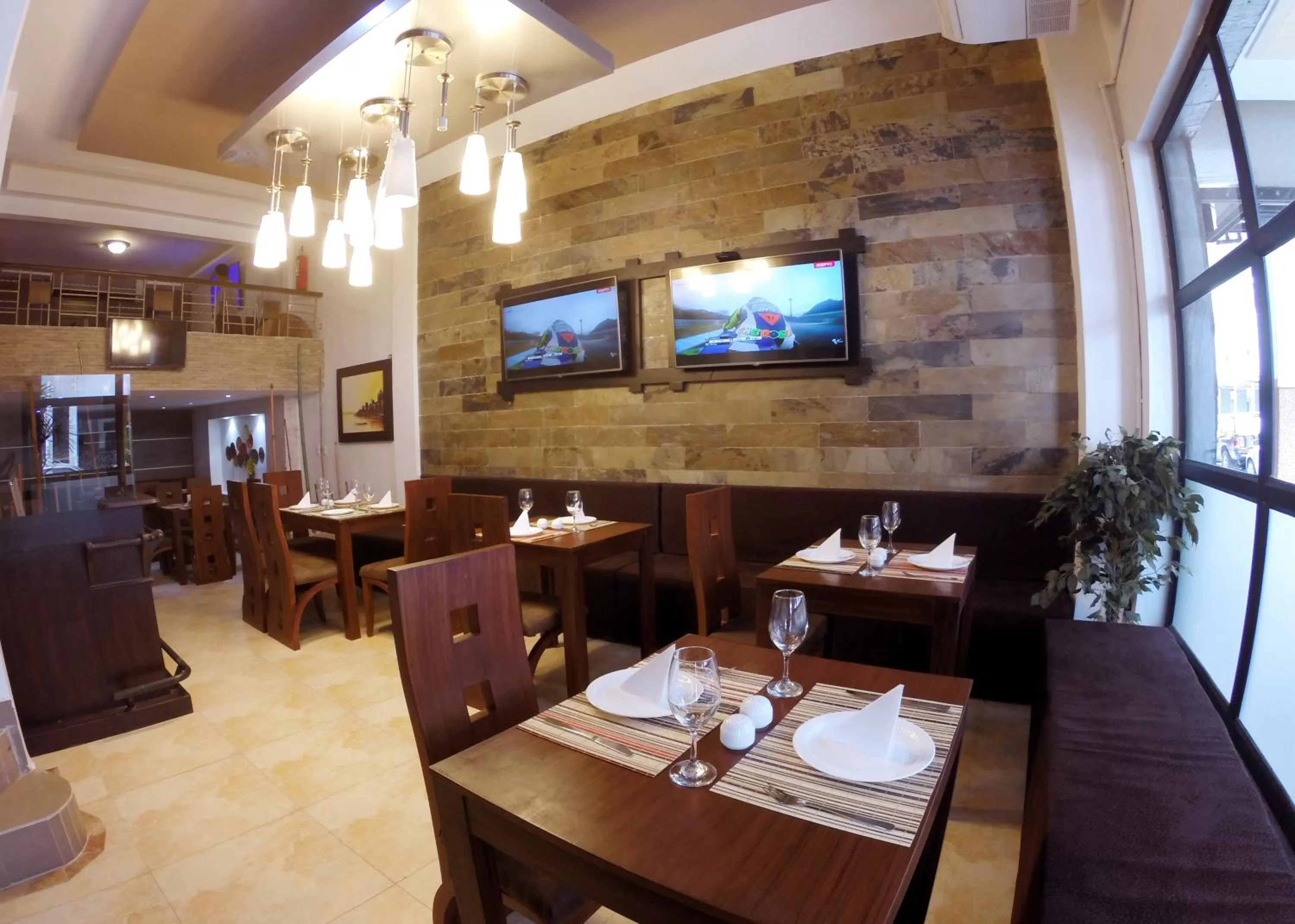 Restaurant/Places to Eat in Presidente Boutique