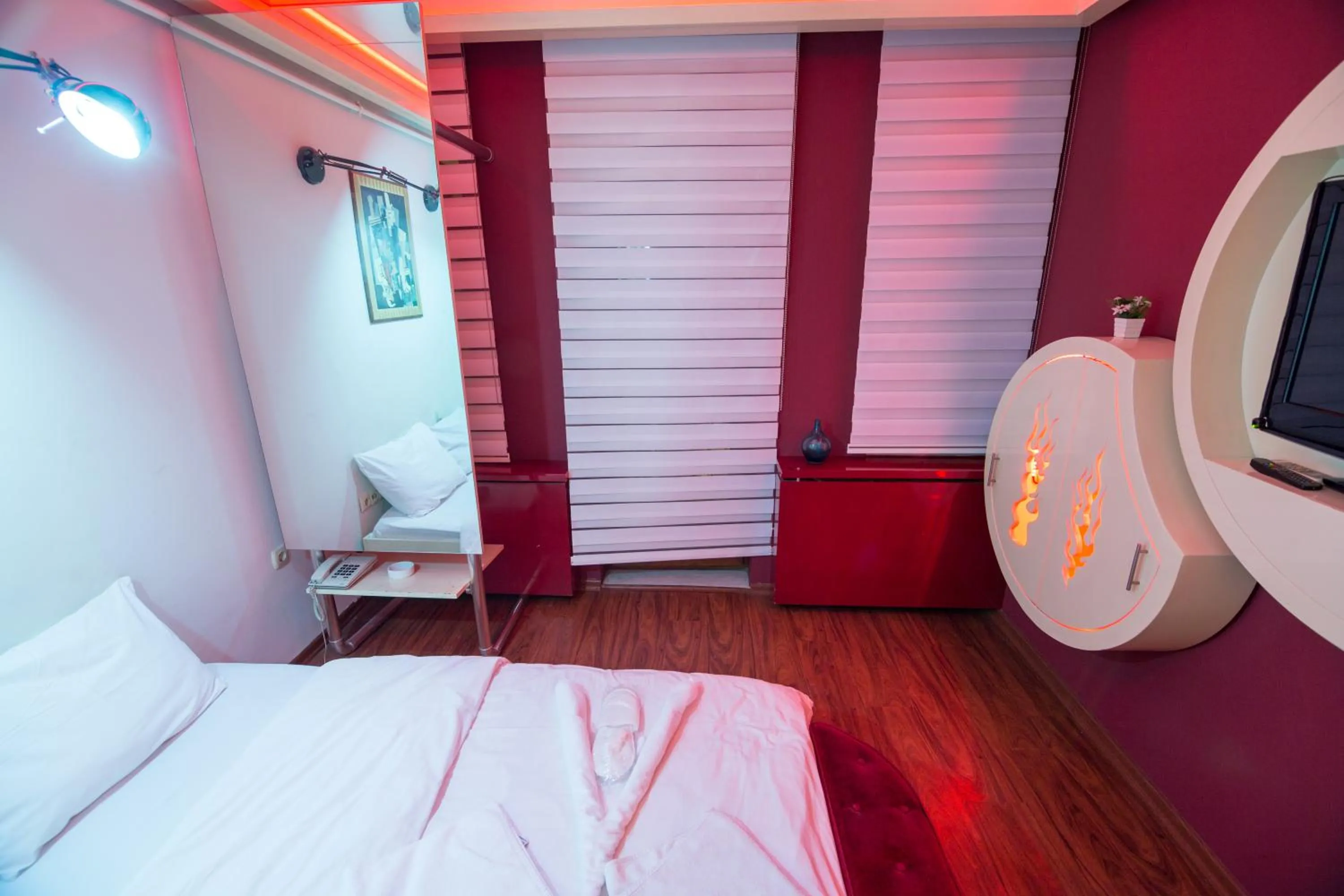 Photo of the whole room, Bed in Element Suites