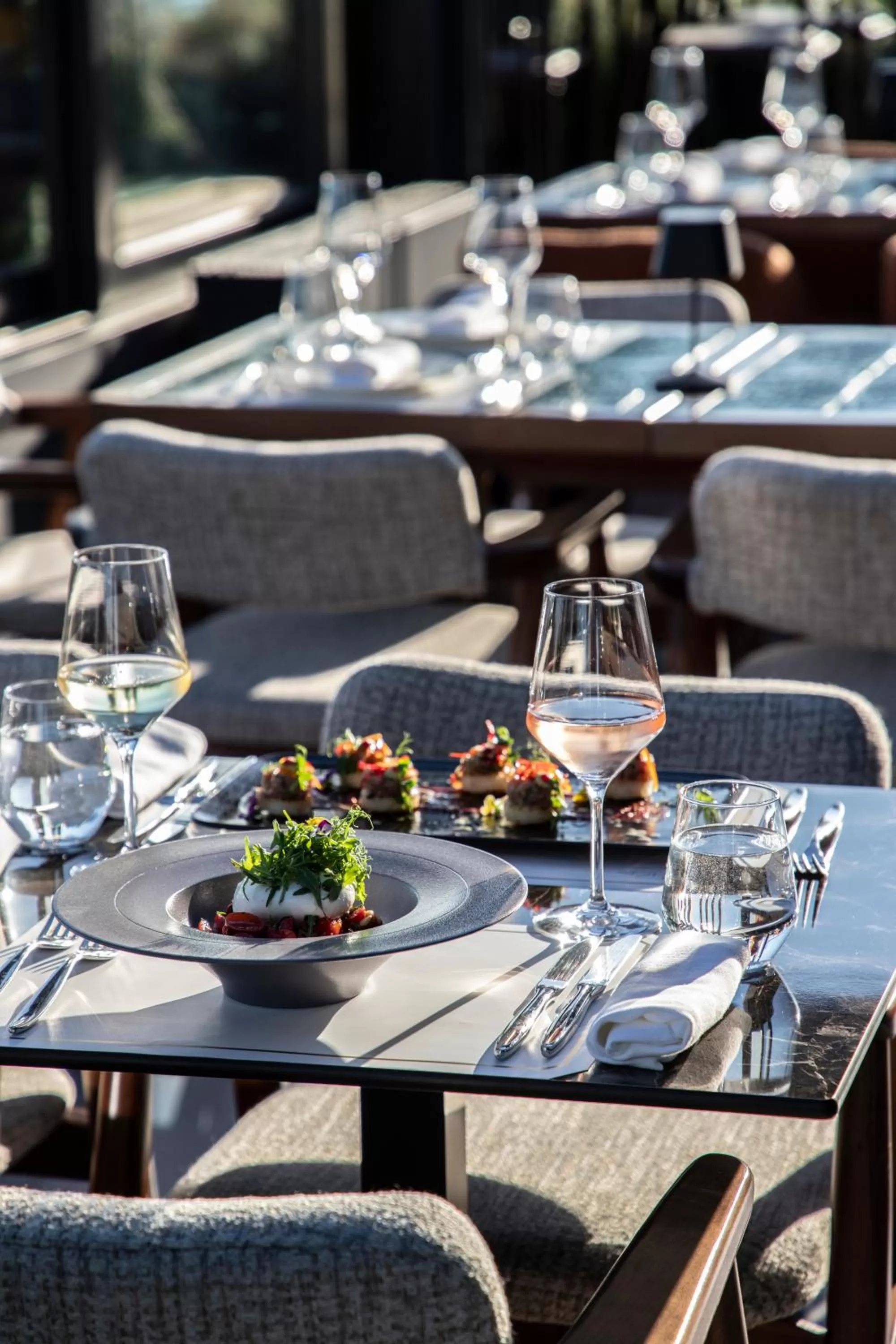 Restaurant/places to eat in SAY HOTEL