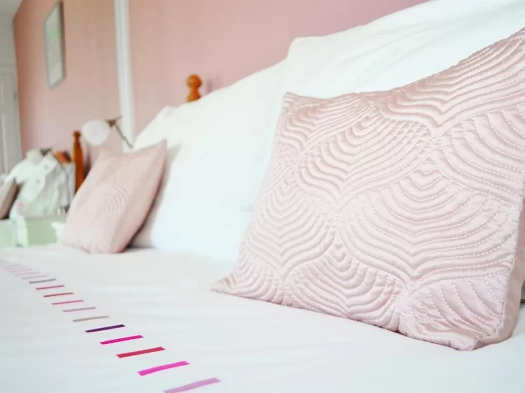 Bedroom, Bed in Dove Meadow