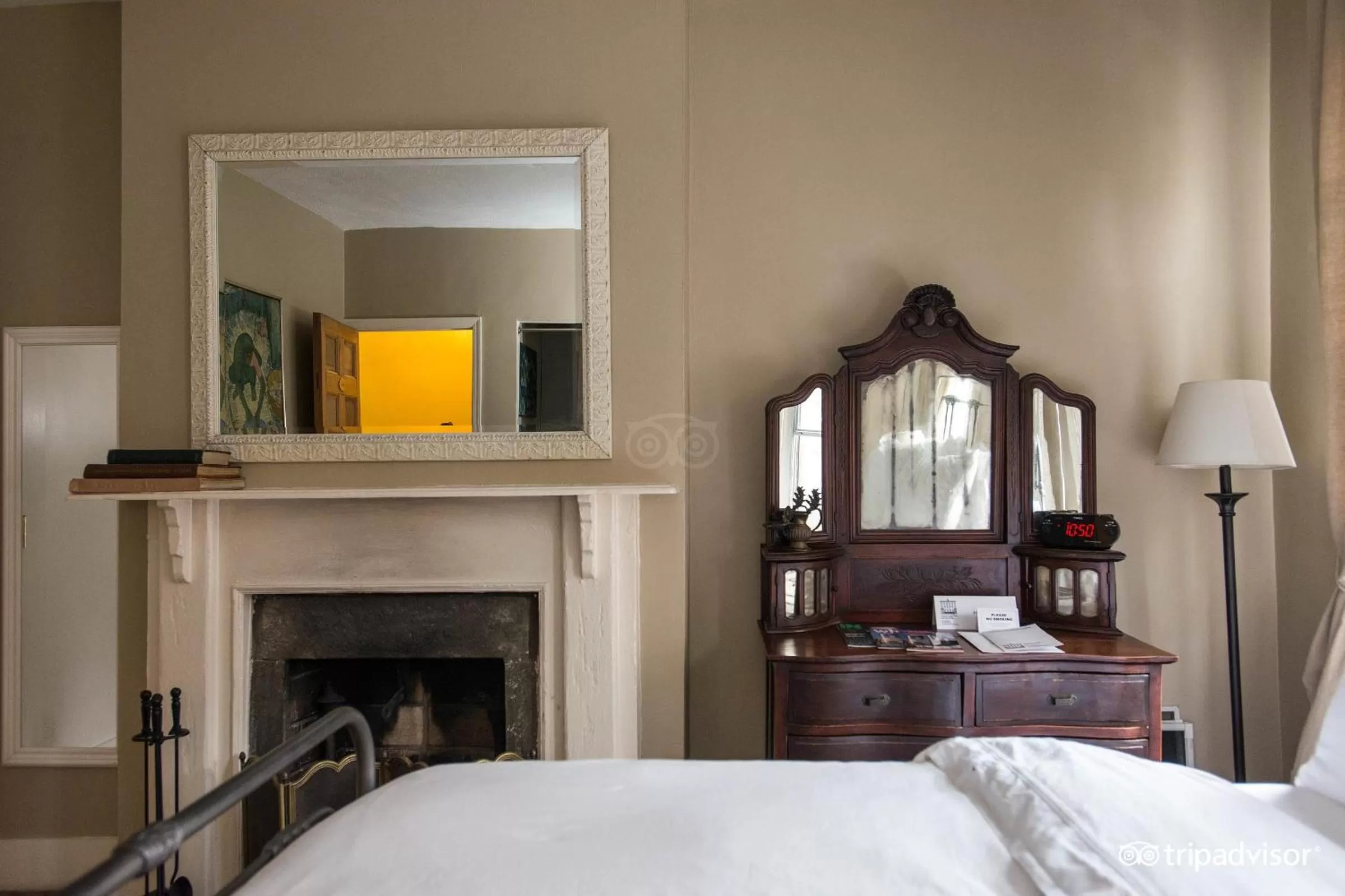 TV and multimedia, Bed in Incentra Village Hotel