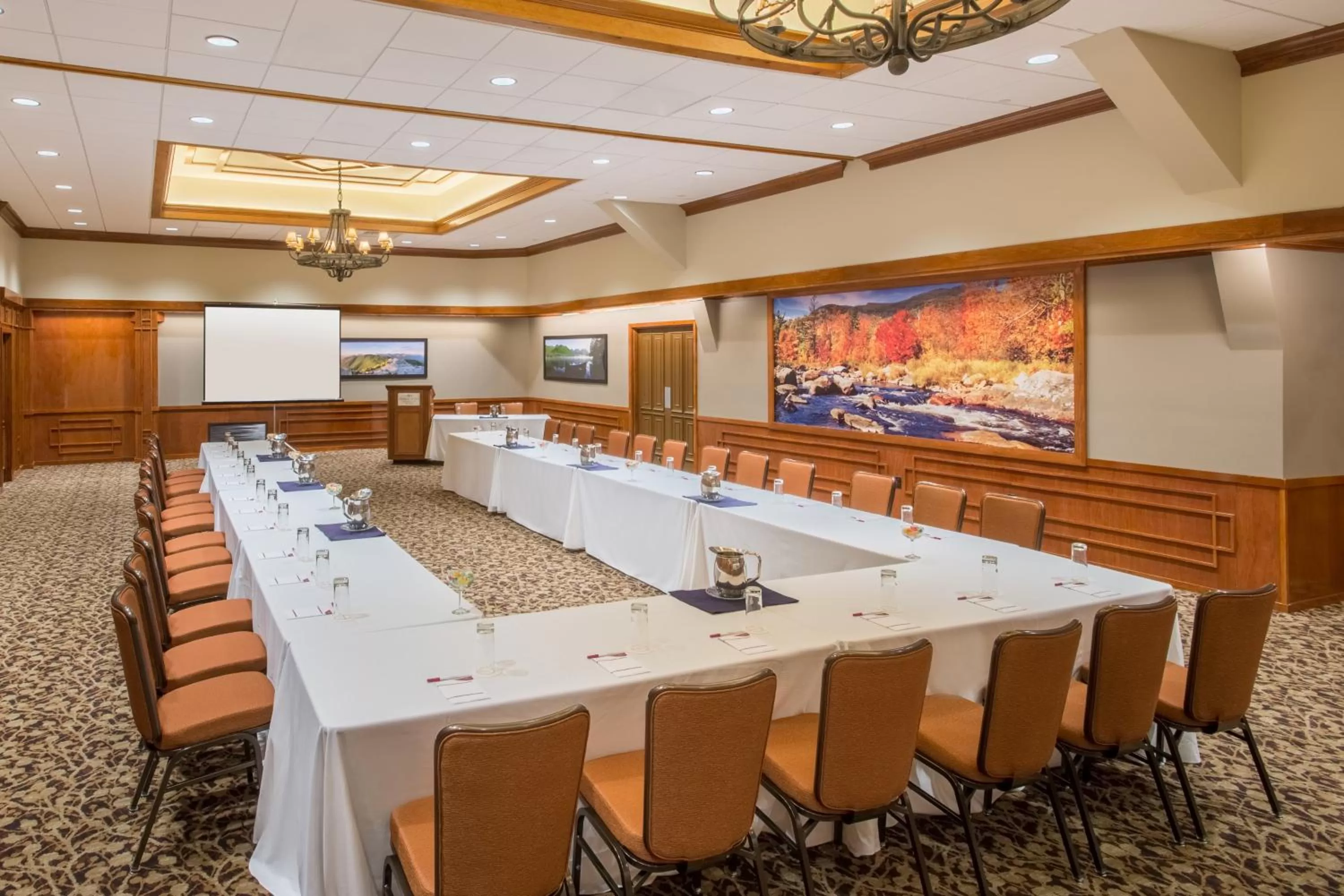 Meeting/conference room in Crowne Plaza Lake Placid by IHG