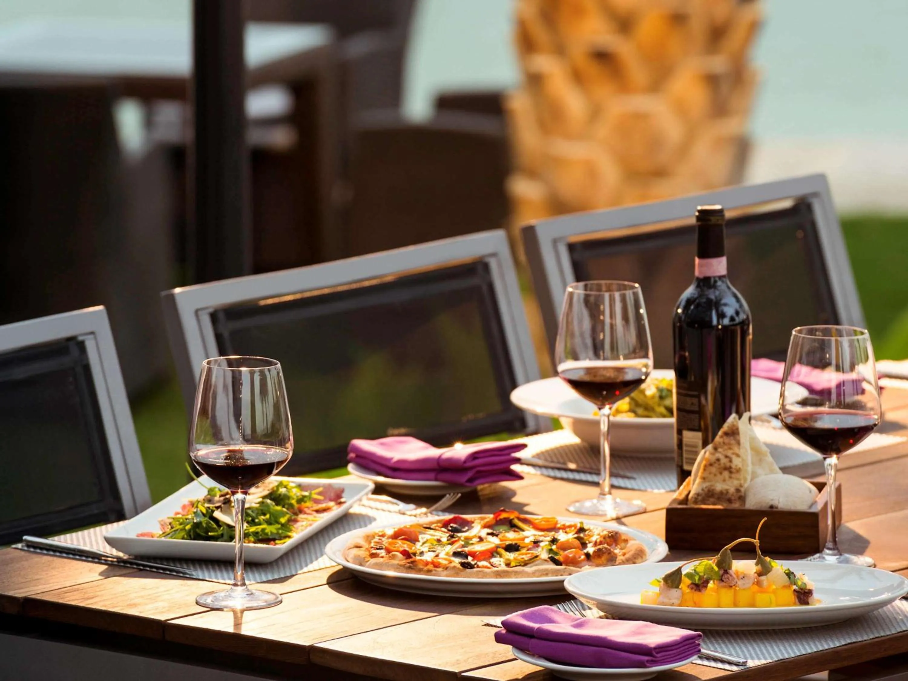 Restaurant/places to eat in Ibis Abu Dhabi Gate