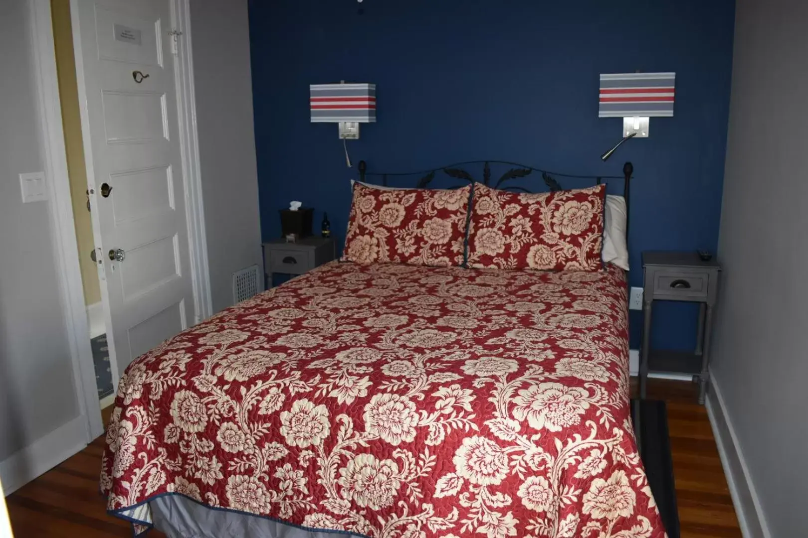 Queen Room in Canterbury Cottage Bed & Breakfast Queen Room in Canterbury Cottage Bed & Breakfast