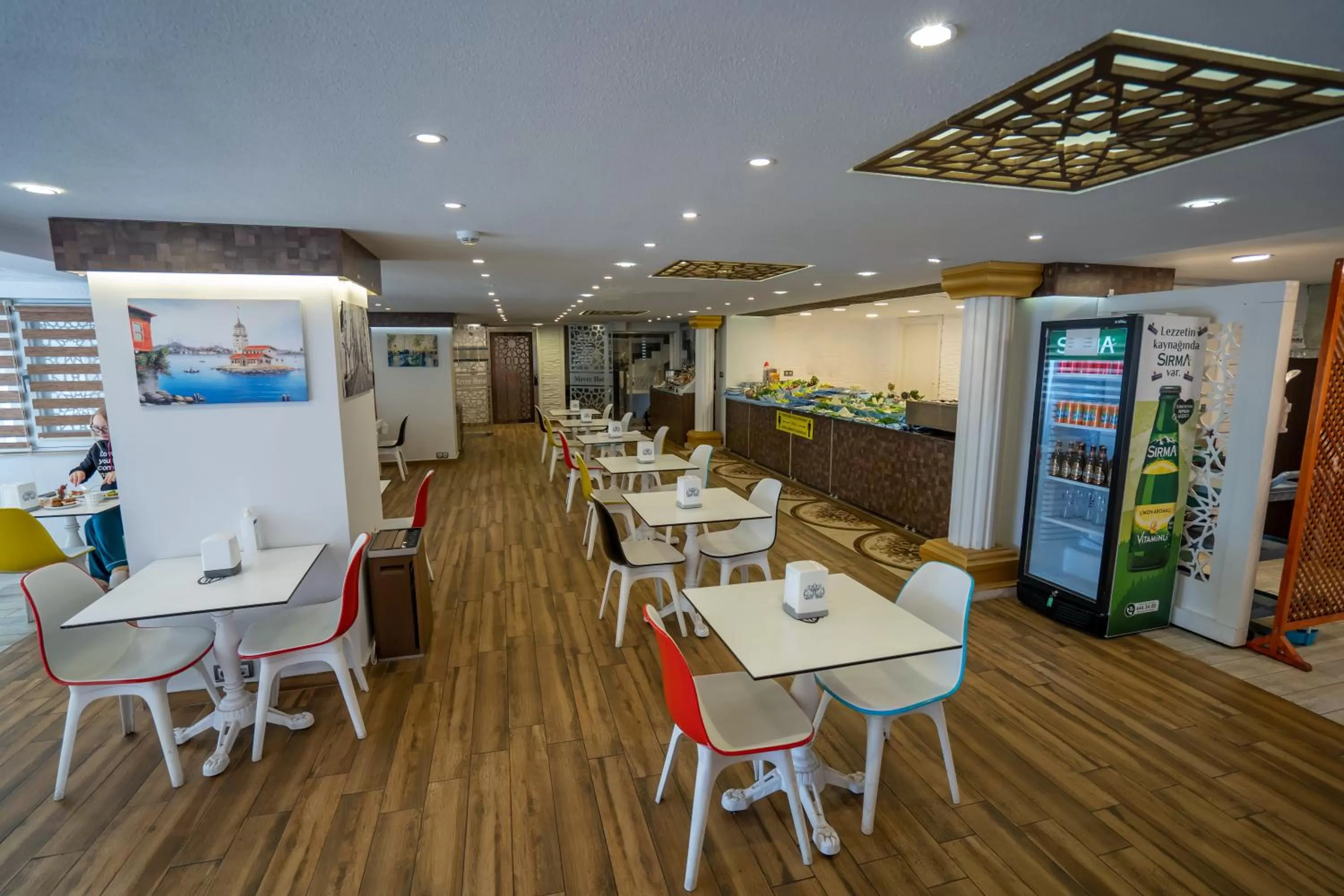 Restaurant/places to eat in Mevre Hotel