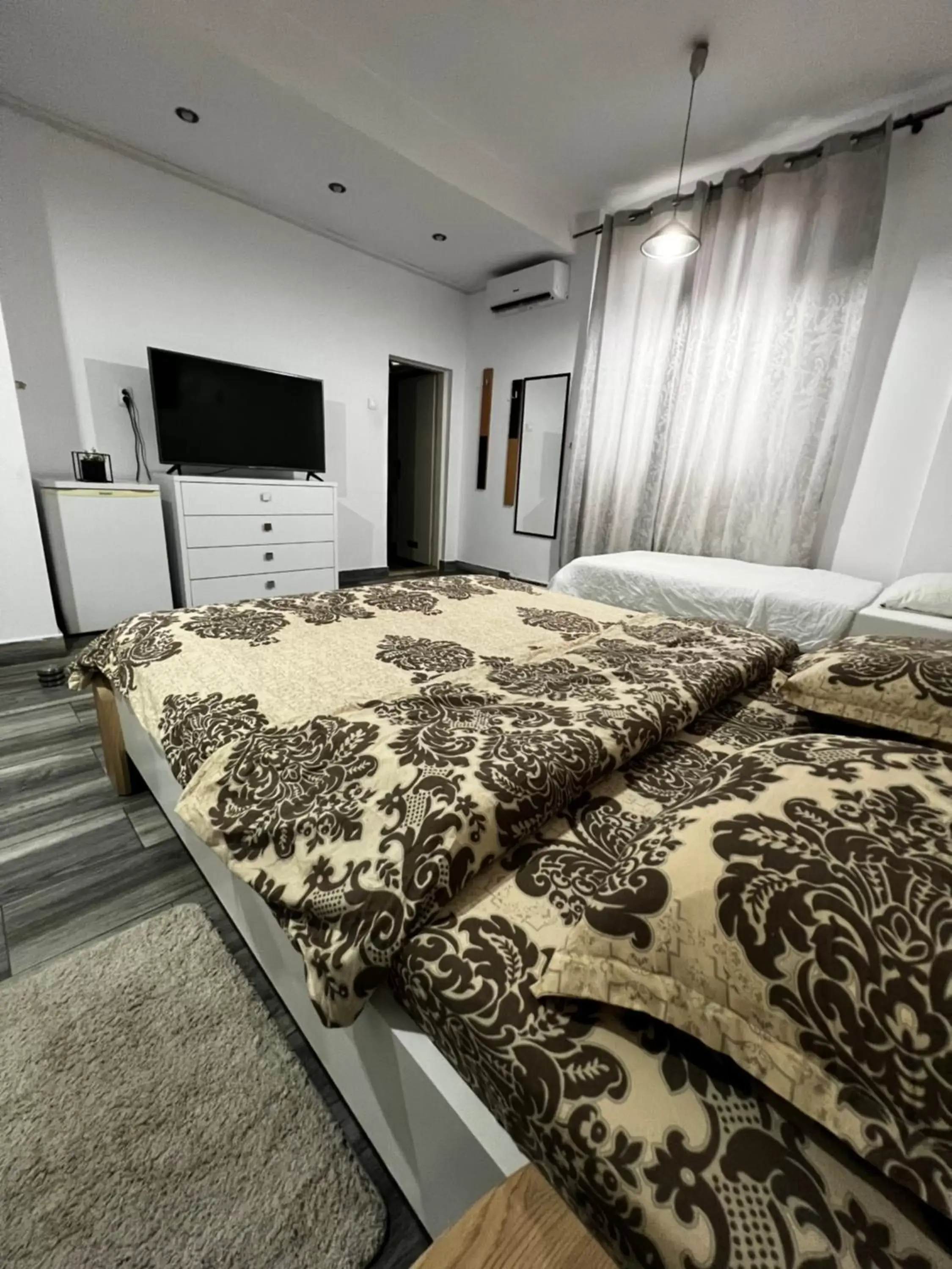 Superior Triple Room in Pensiunea Old Sheriff Superior Triple Room in Pensiunea Old Sheriff