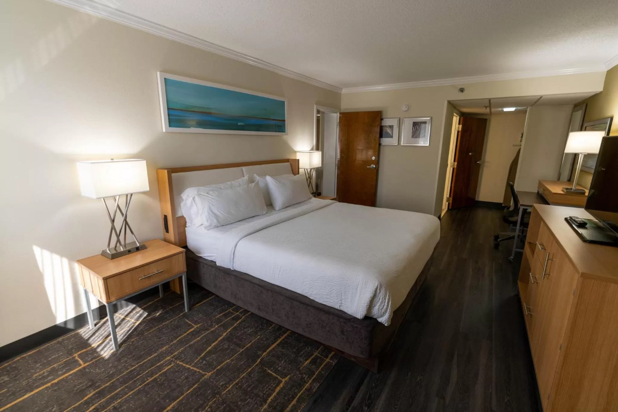 Photo of the whole room, Bed in Holiday Inn Greenville by IHG