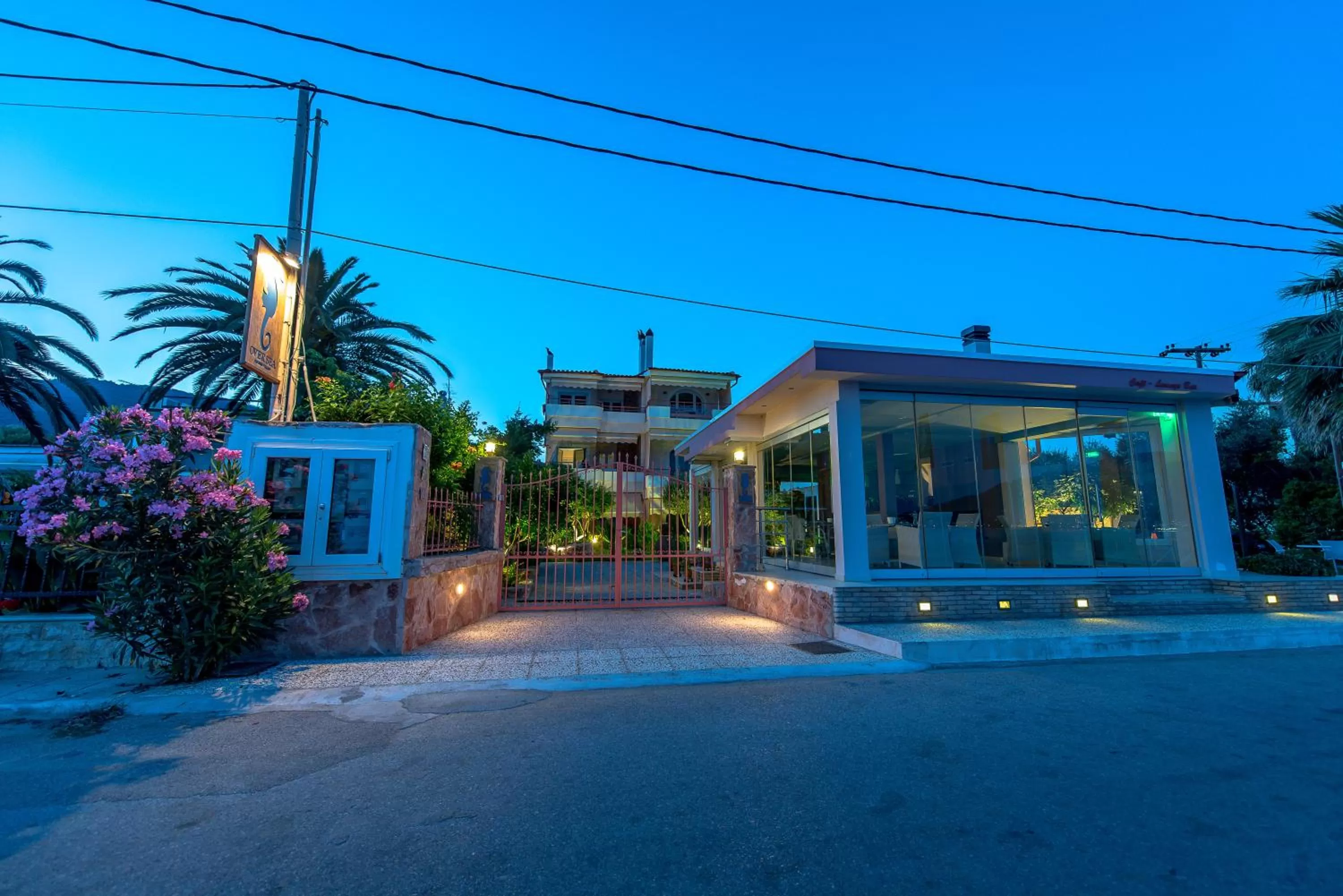 Over Sea Rooms & Villas